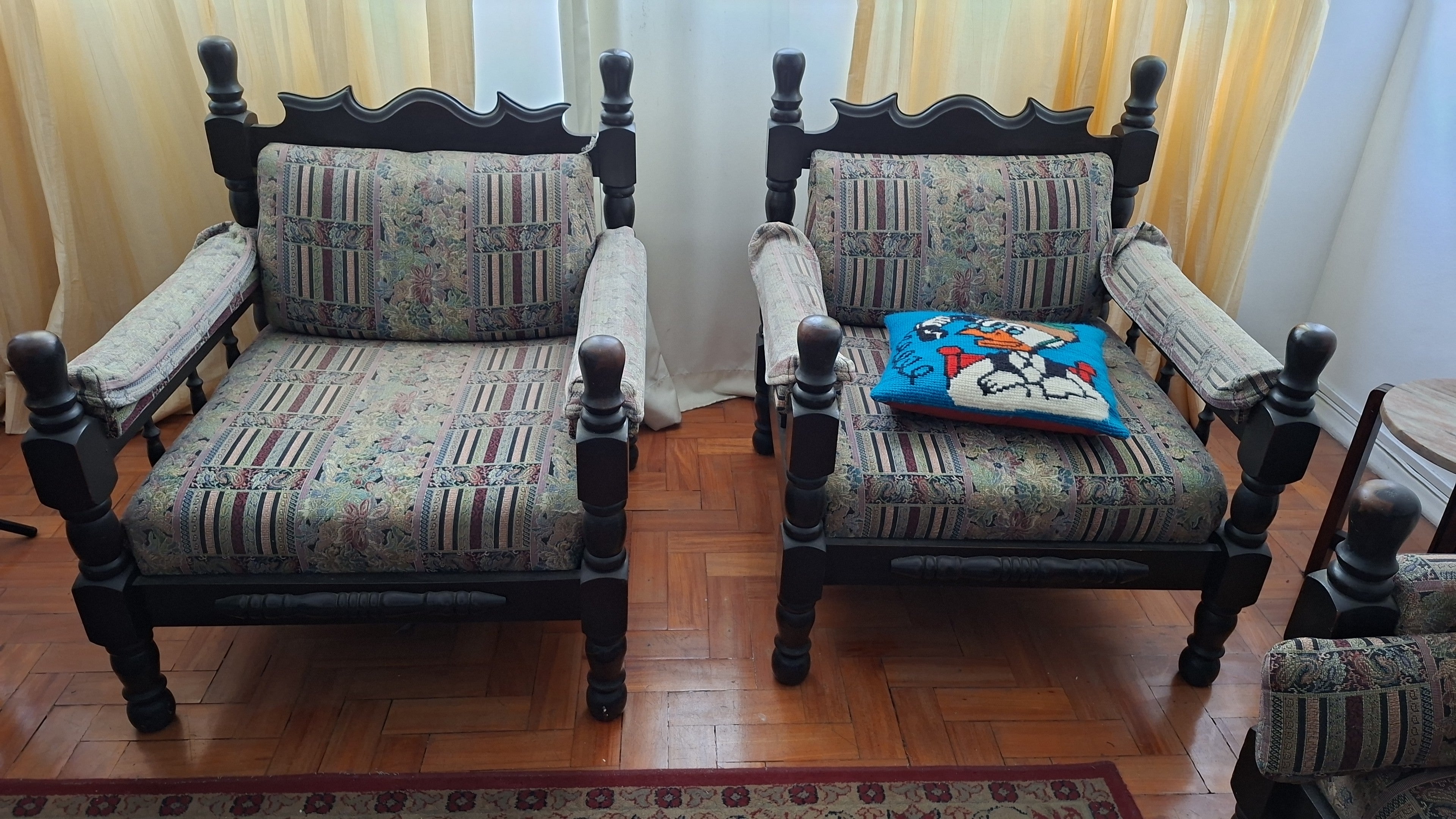 Conjunto de sofá e poltronas madeira maciça ebanizada