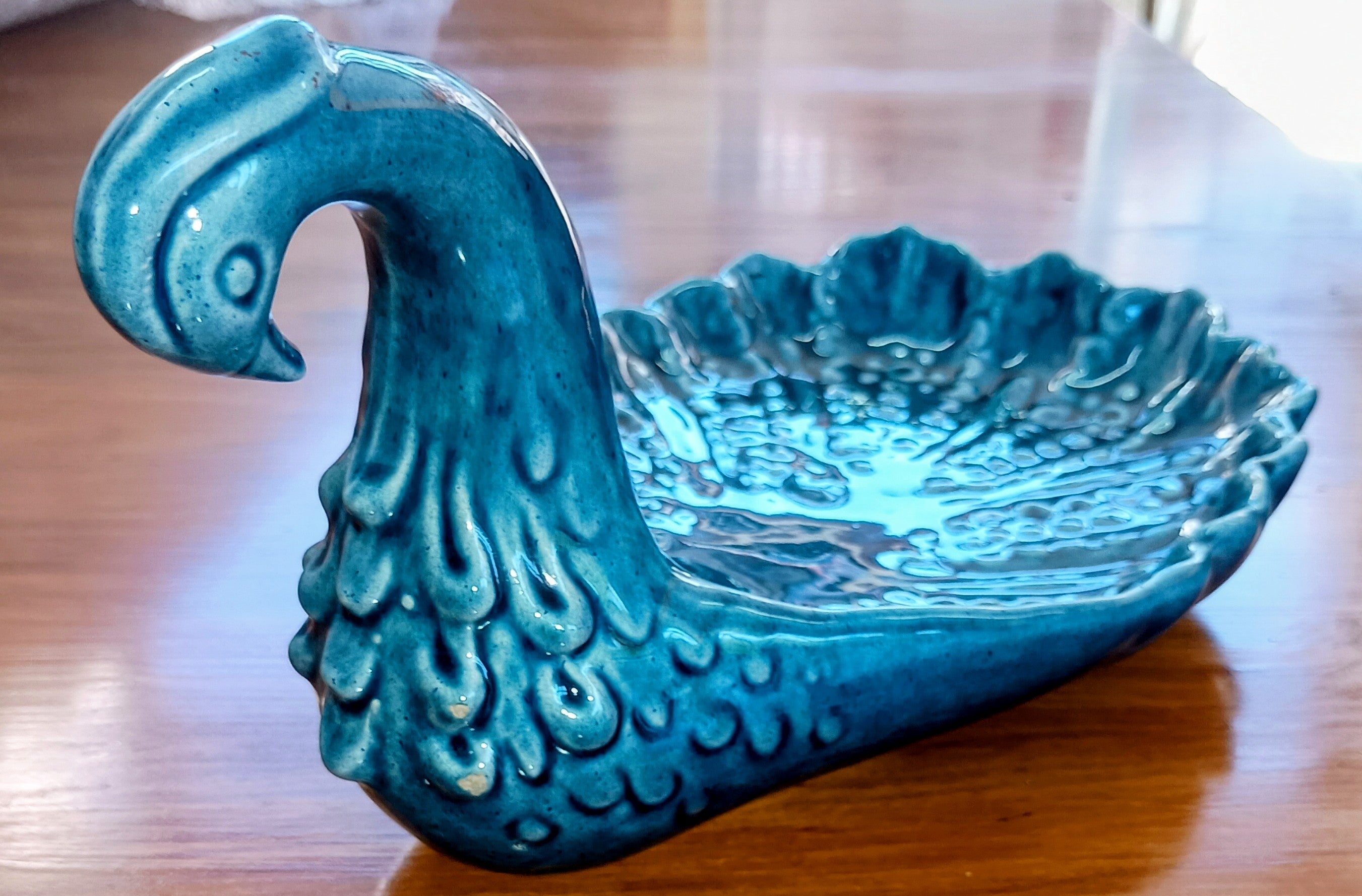 CISNE DECORATIVO EM CERÂMICA VITRIFICADA EM AZUL TURQUESA 