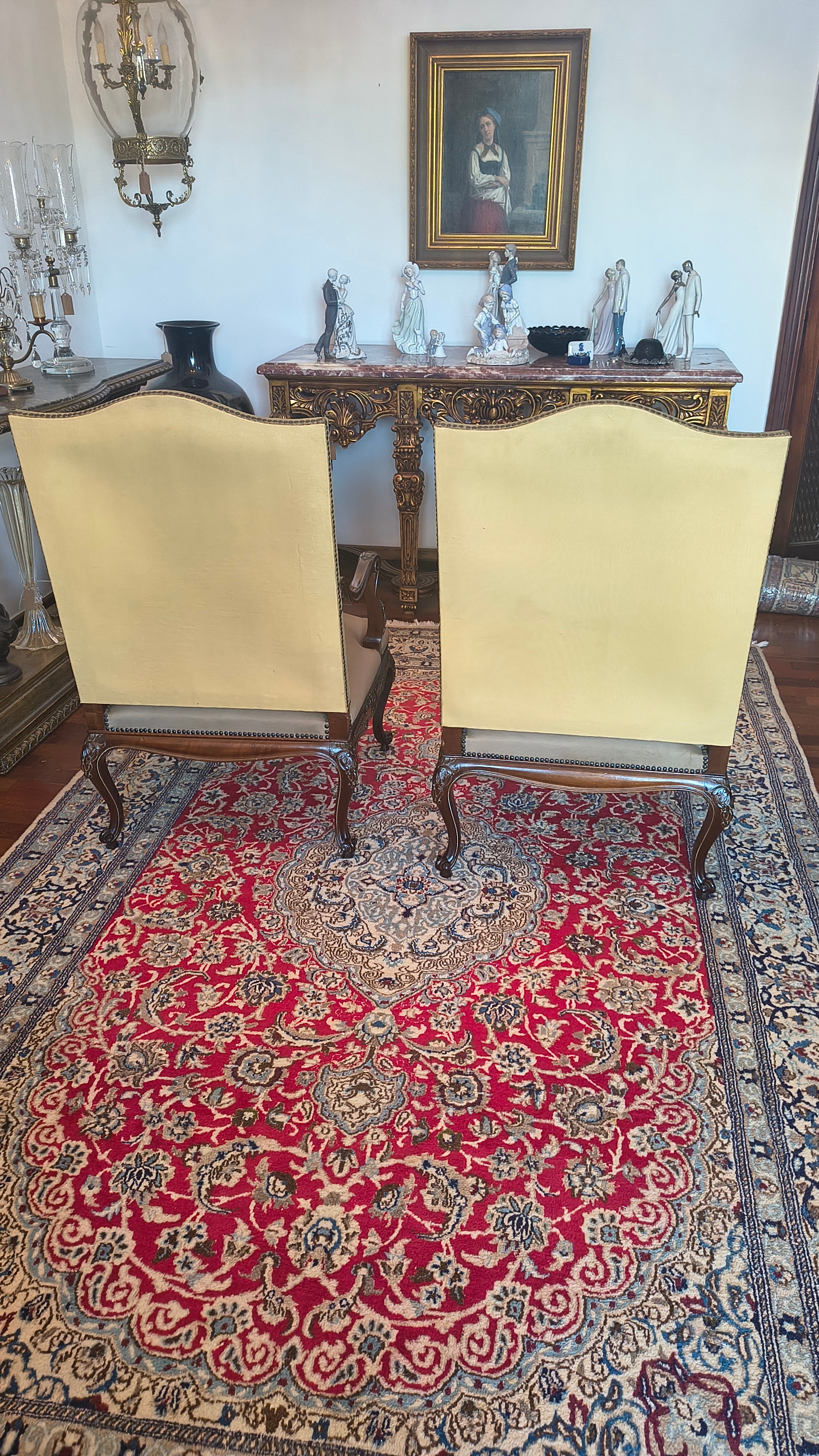 Par de Poltronas Regency em Imbuia entalhada