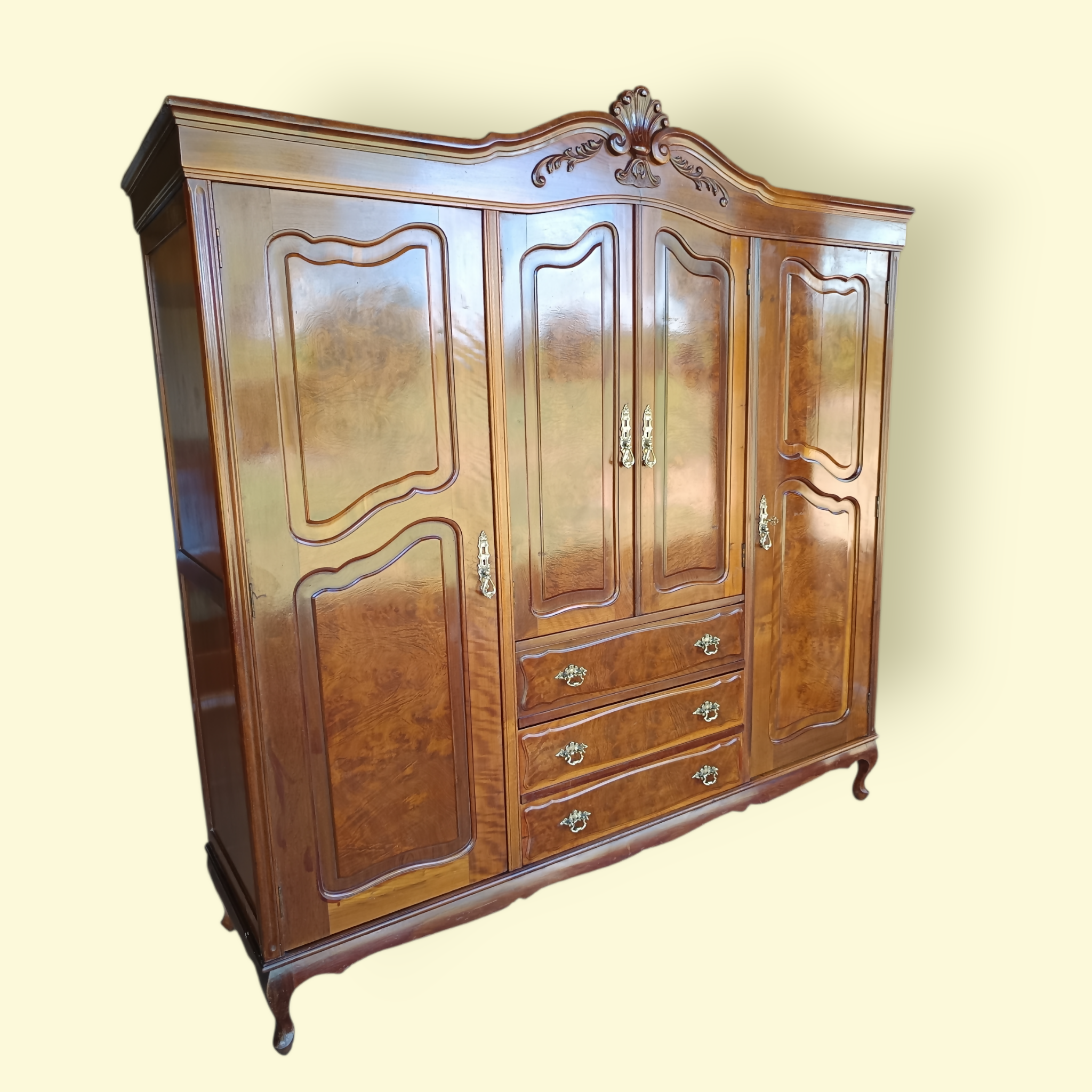 Luxuoso Guarda Roupas Luís XV