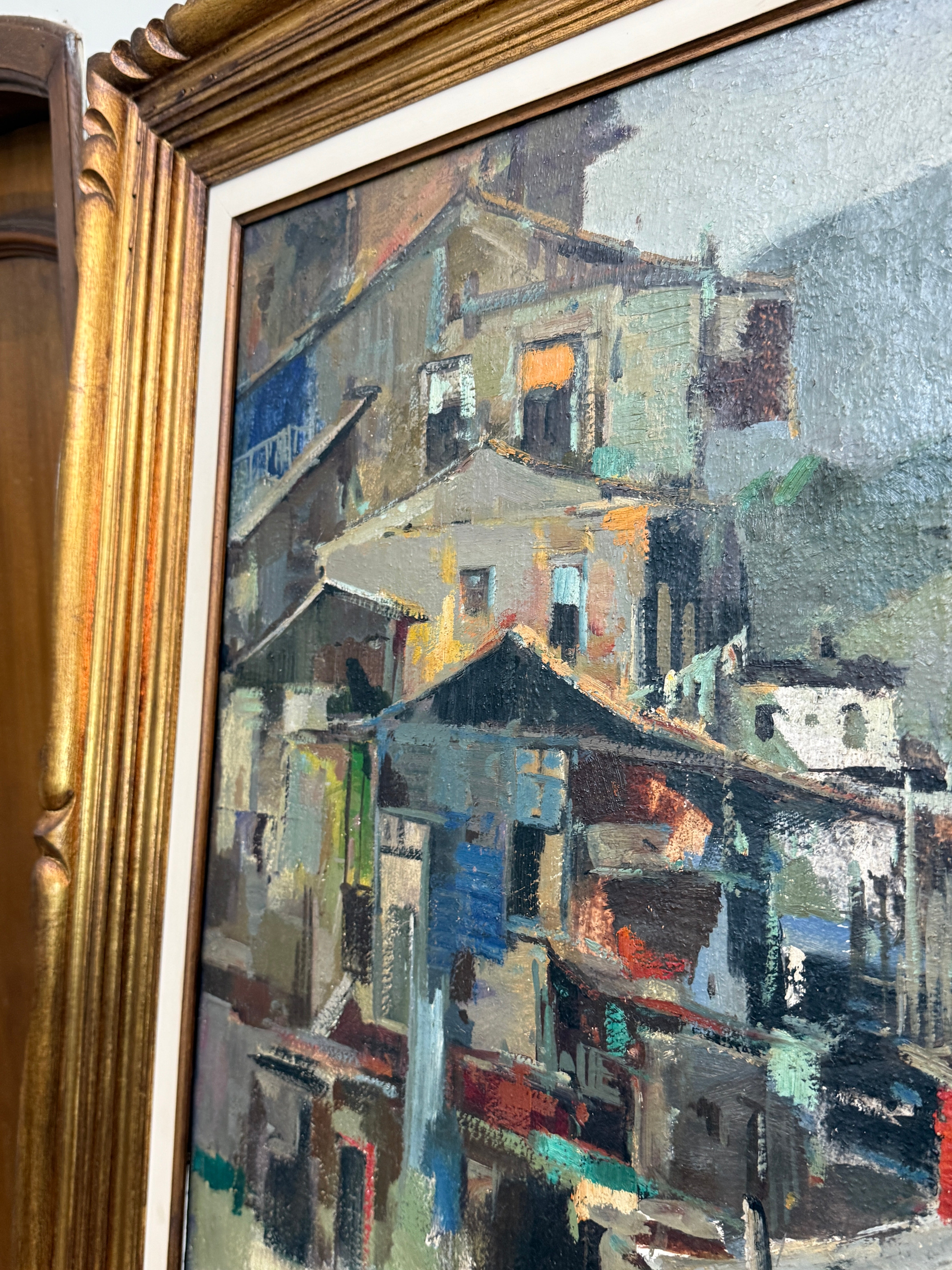 Maravilhoso e grande quadro do renomado pintor brasileiro Durval Pereira com imponente moldura antiga retratando vila rural nas montanhas 