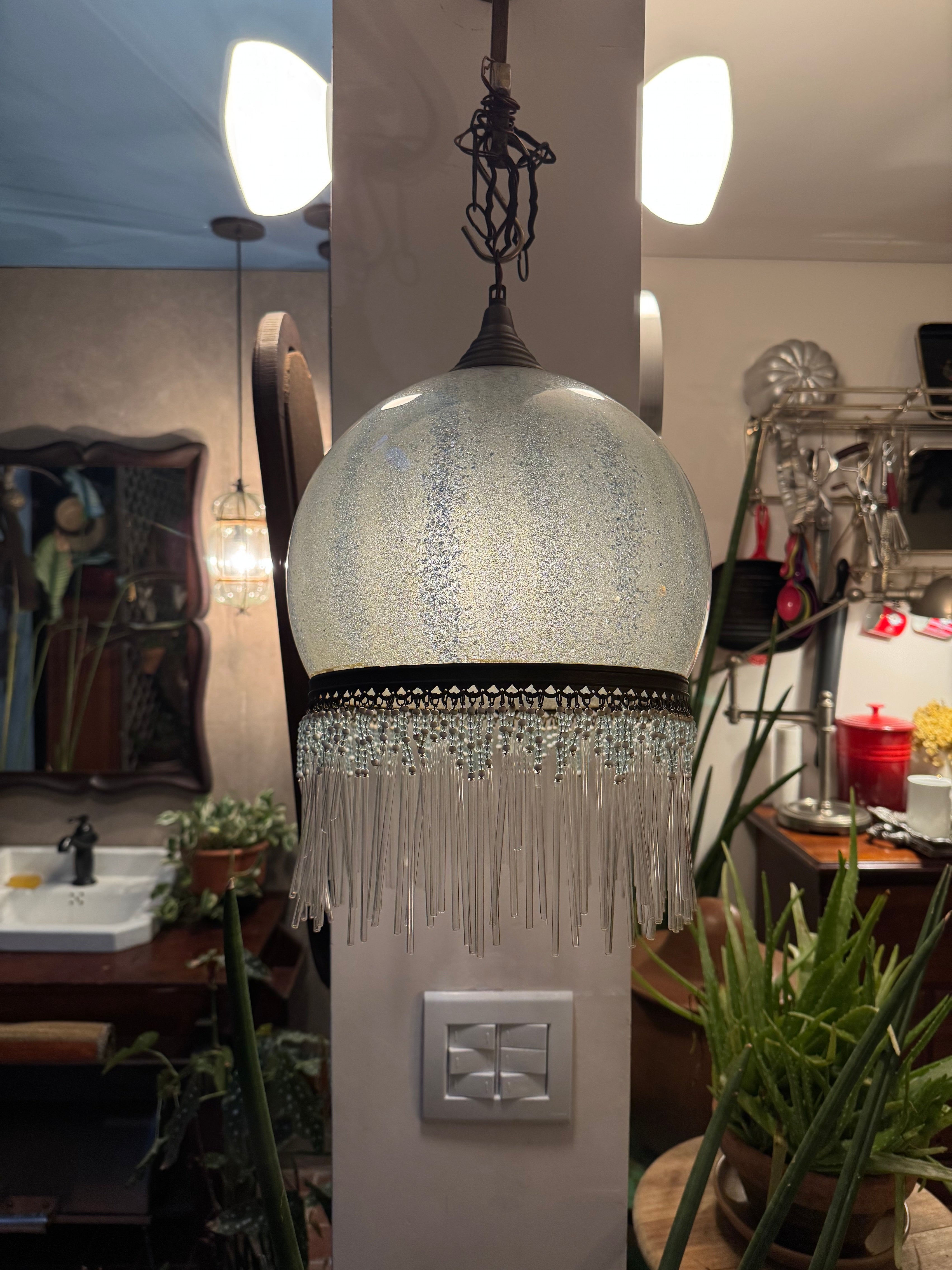 Raro lustre Bola com franja de canutilhos e vidro - luminária pendente