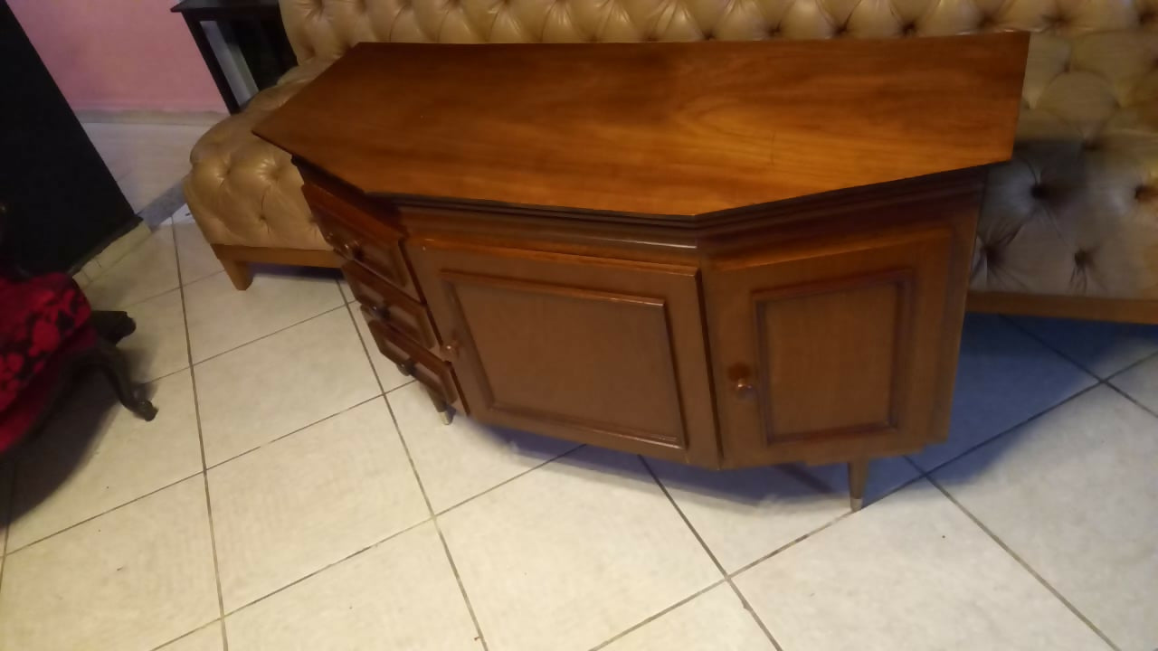 Aparador / Buffet em madeira com gavetas