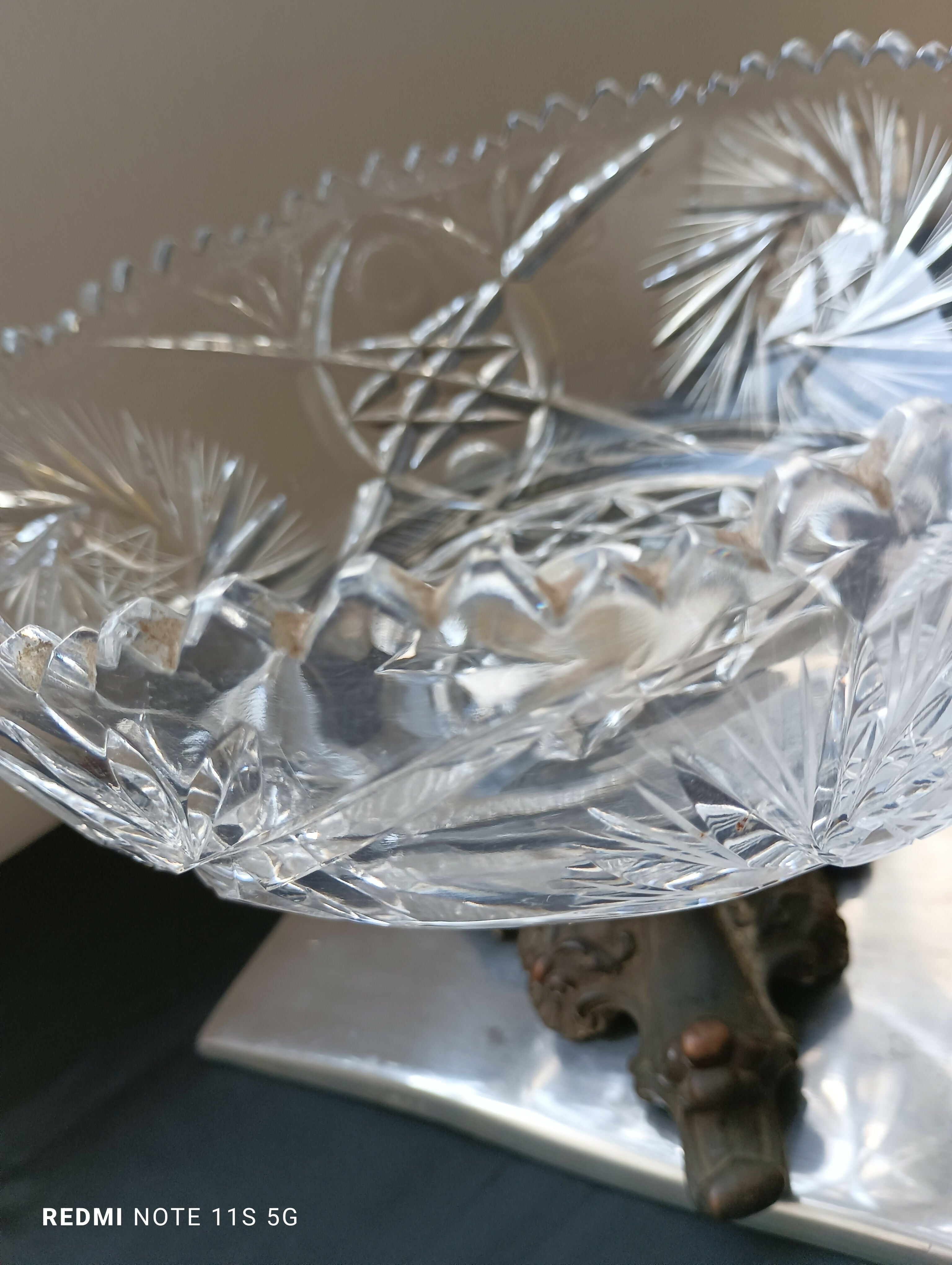 Fruteira de Cristal lapidada com pé de Petit Bronze