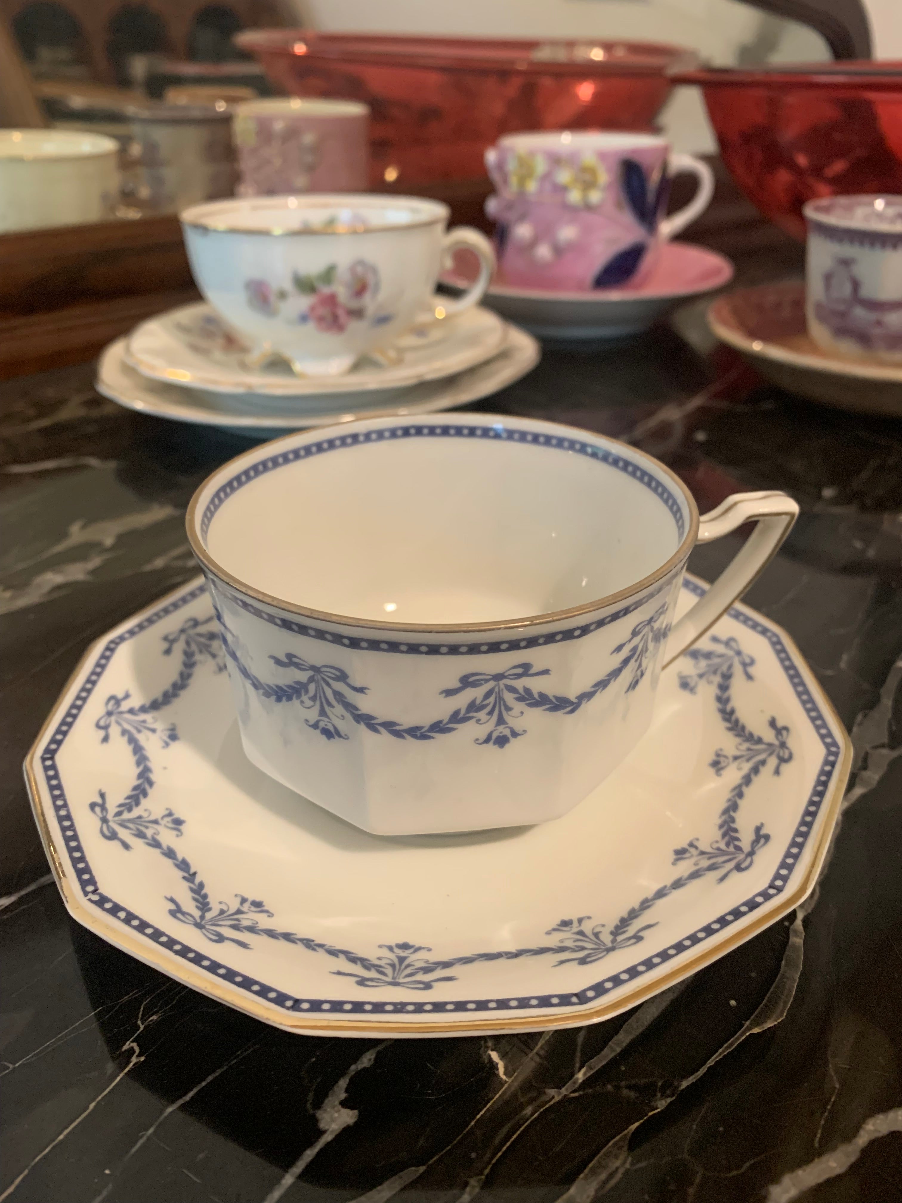 Delicadíssima xícara de chá Limoges A. Lanternier &amp; Co em perfeito estado