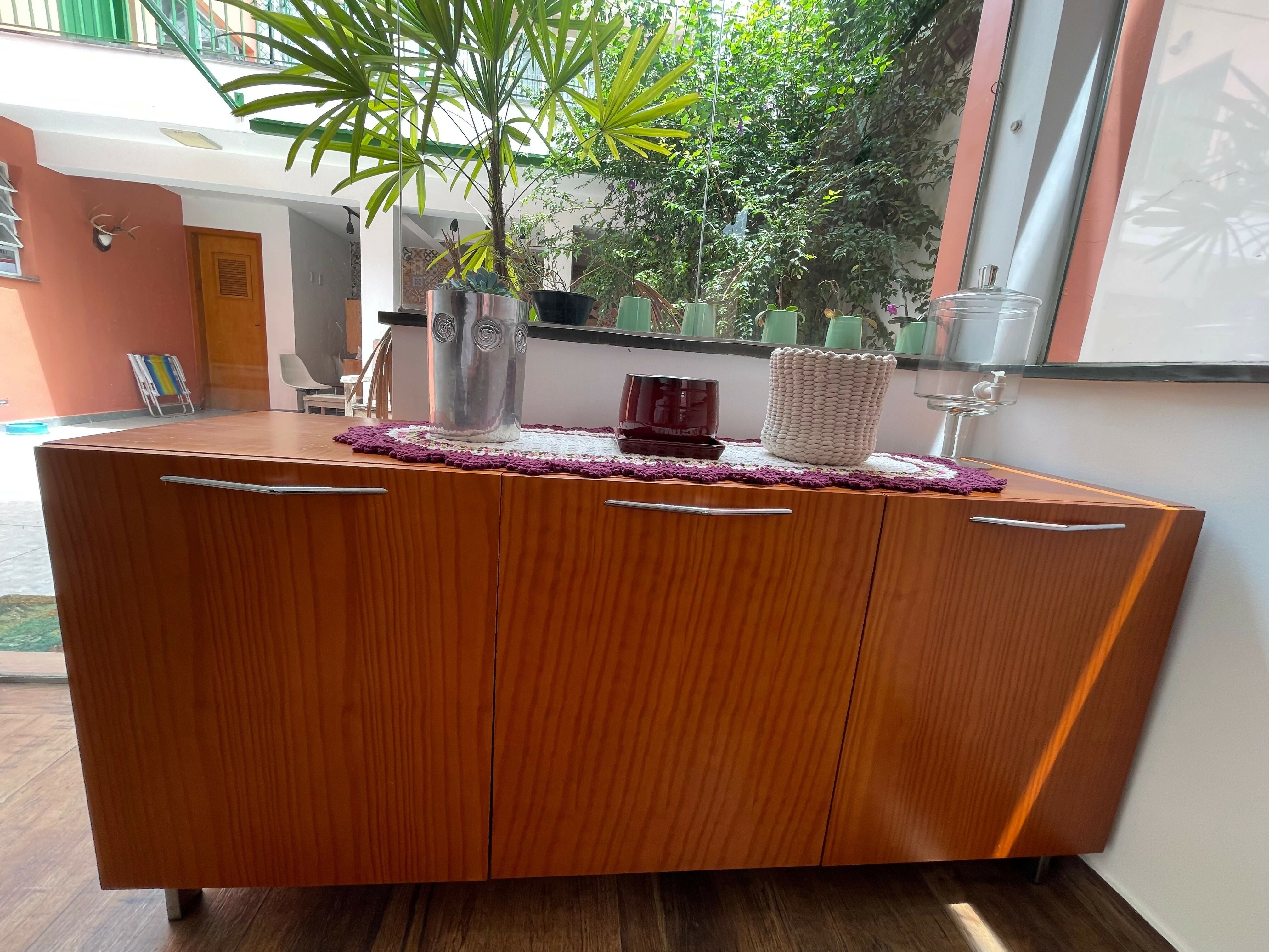 Buffet 3 portas em madeira