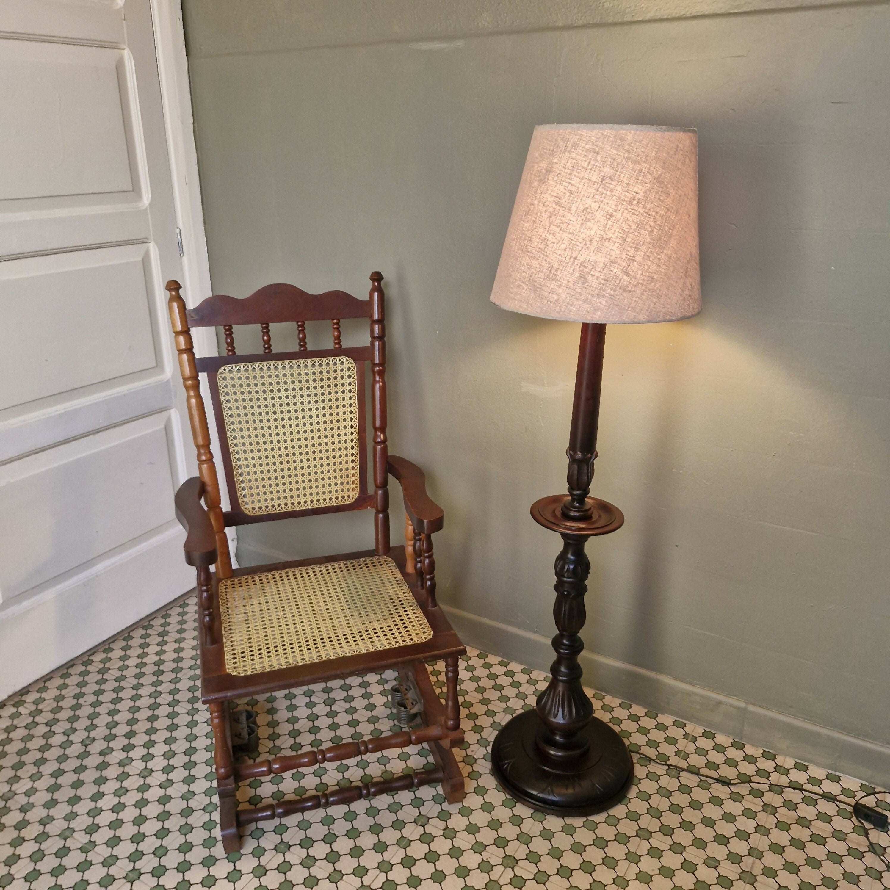 Abajur de Piso em Imbuia