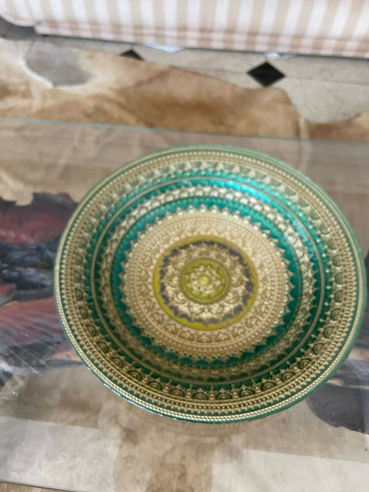 Centro de mesa verde e dourado