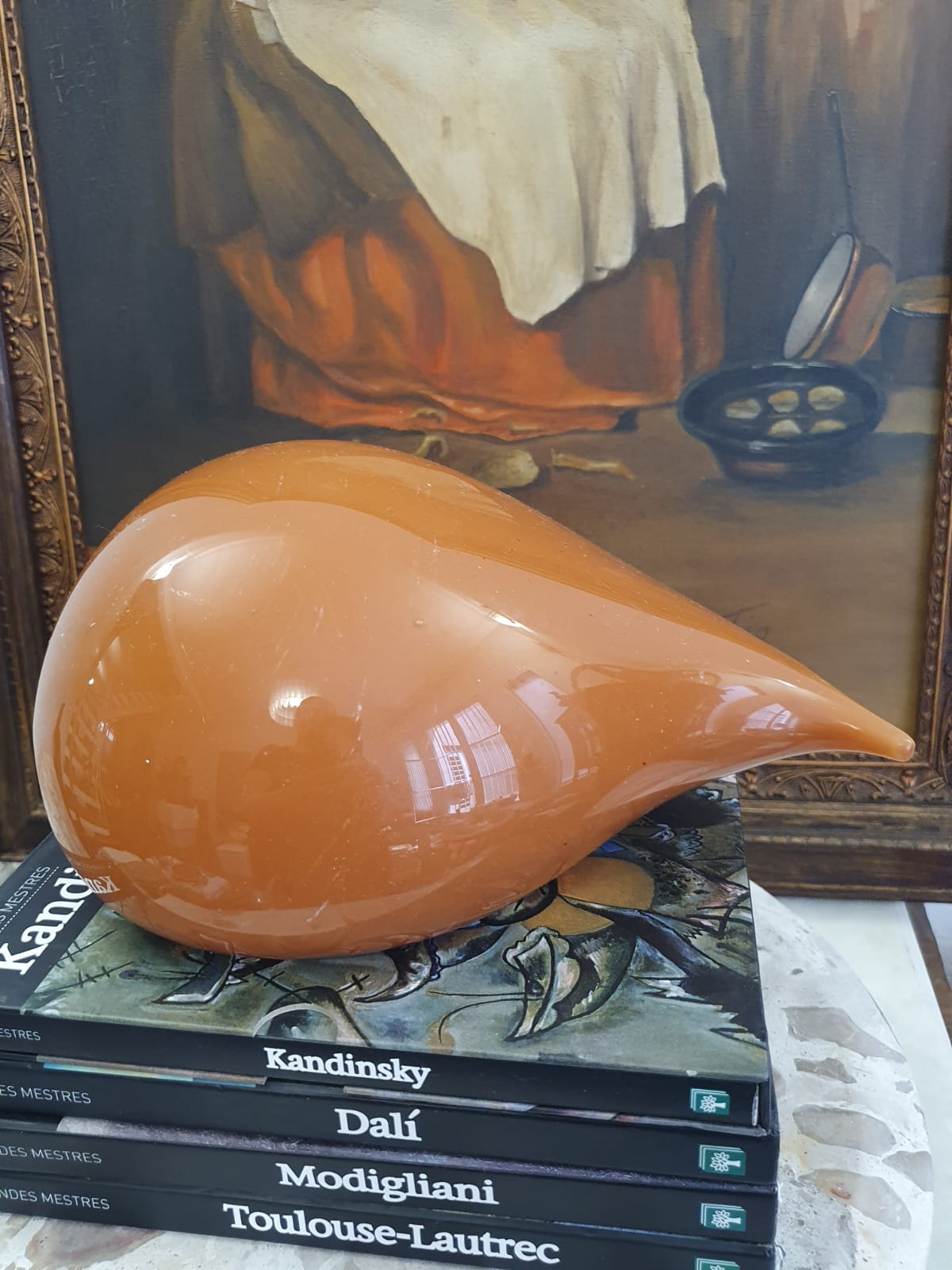 Vaso em vidro artístico  de Murano no formato de gota (parece uma gota de doce de leite).  Lindo,  intacto, diferente.