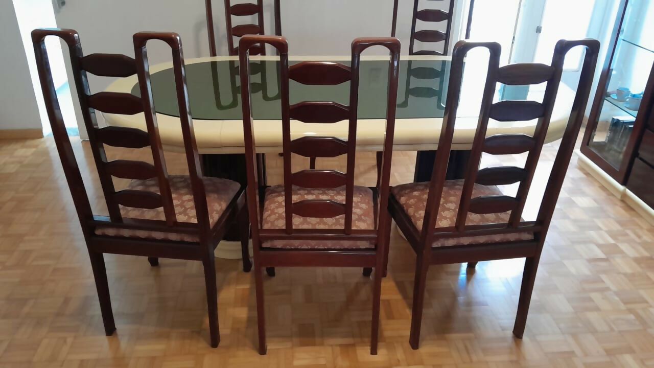 Mesa com 5 cadeiras