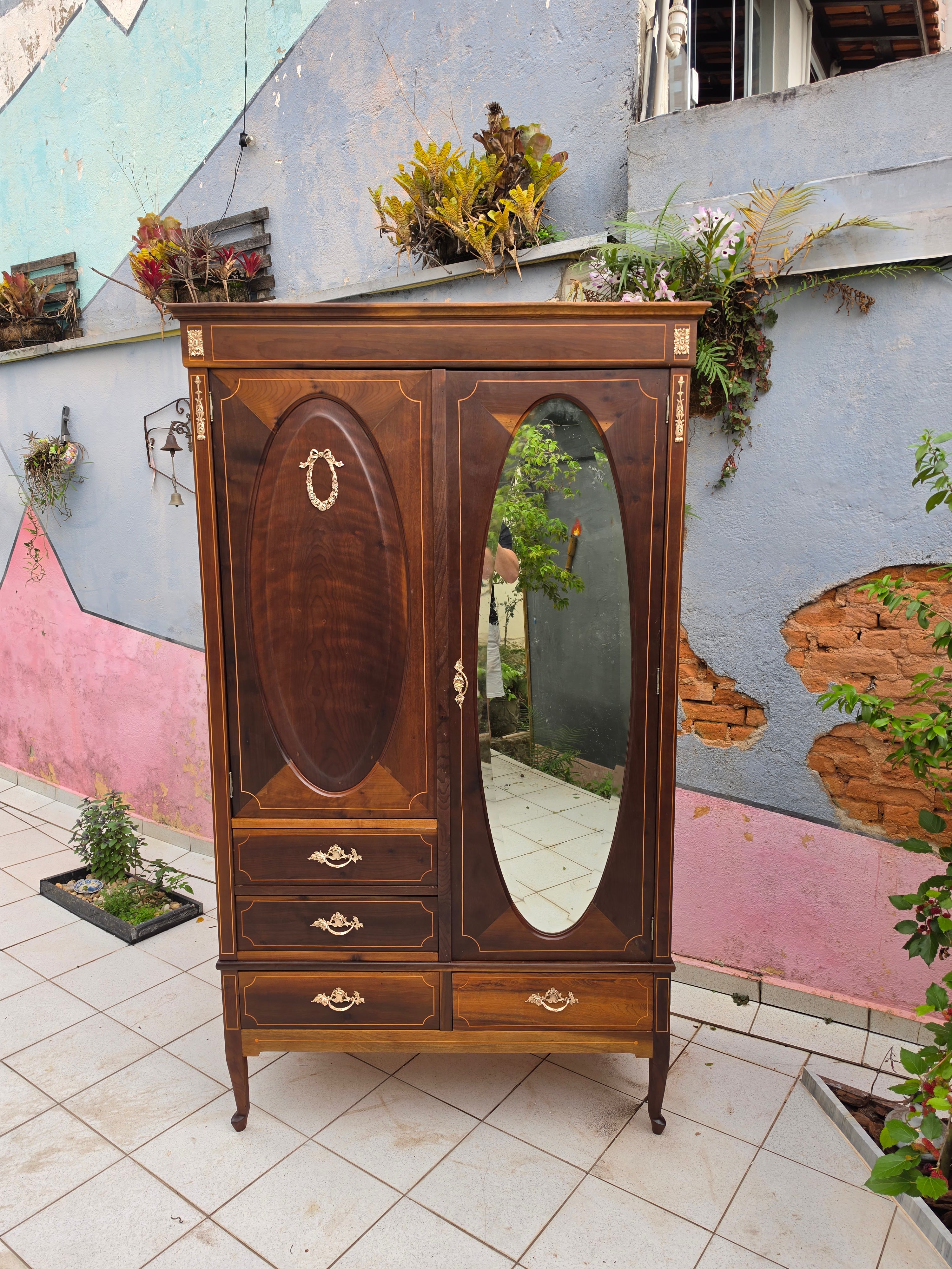 Guarda roupa 1930 com Marchetaria e espelho oval