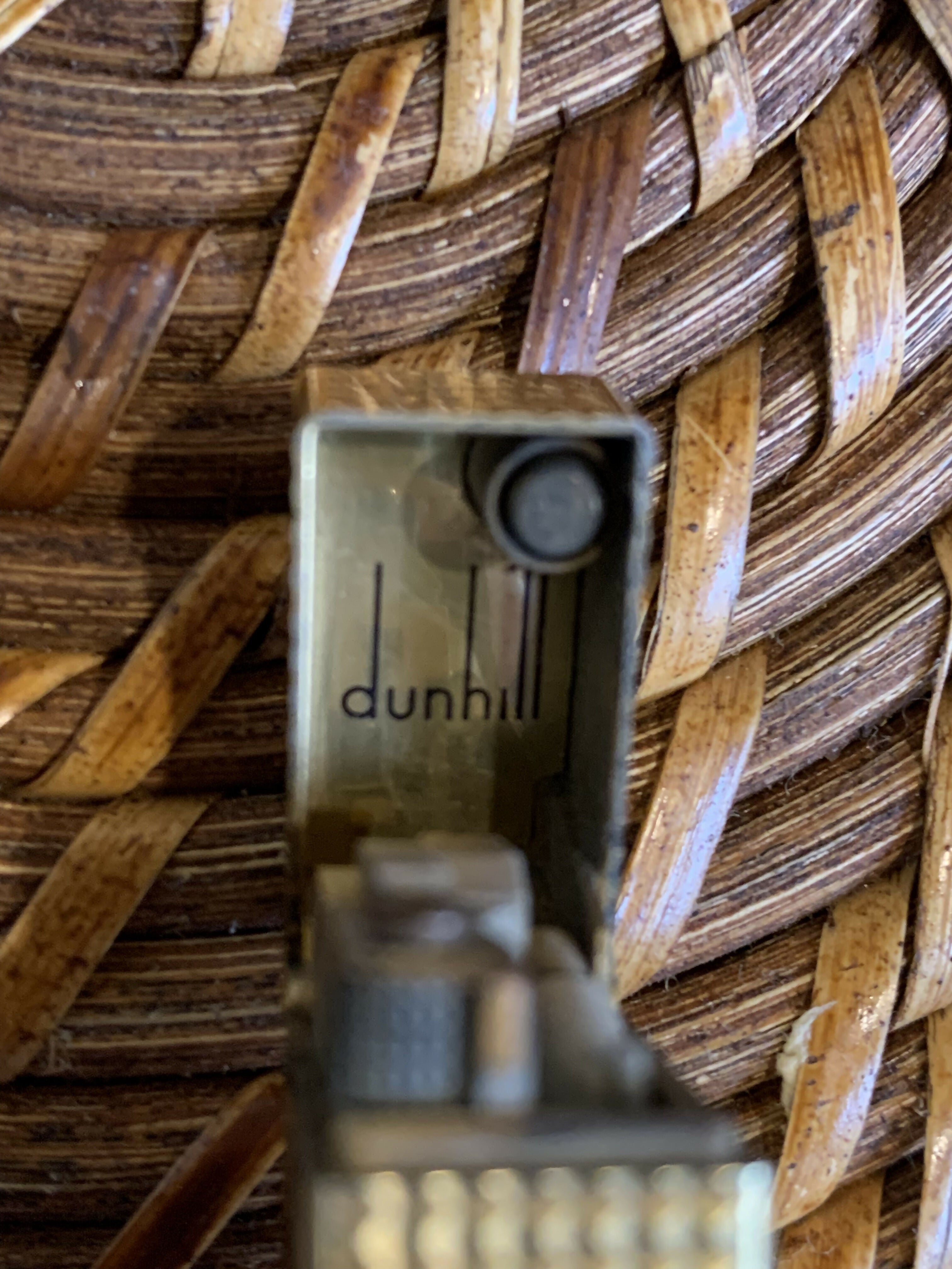 Isqueiro Dunhill banhado em ouro 18K para colecionadores