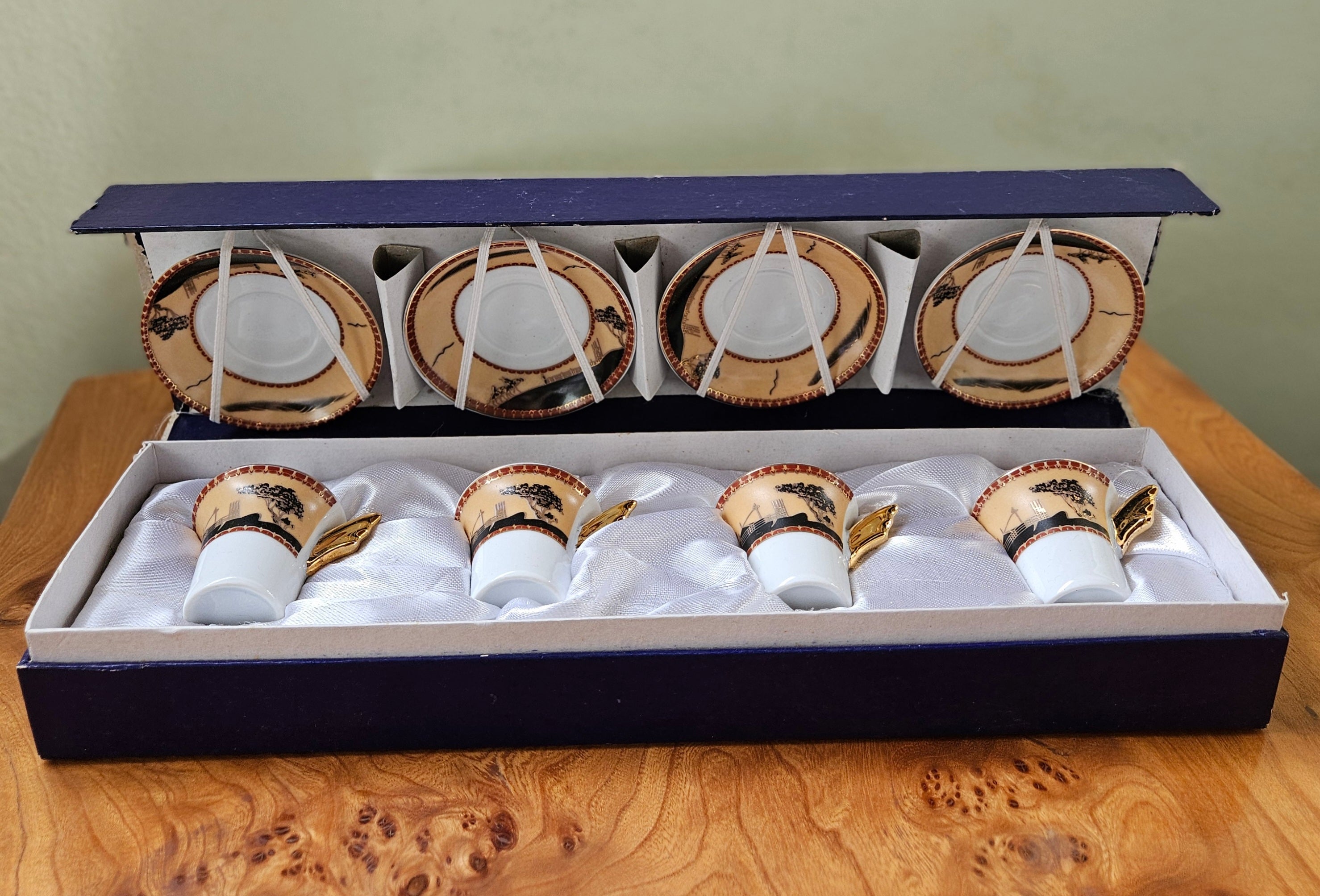 Mini xícaras de Café Demitasse - Alças de Asas Douradas - Conjunto