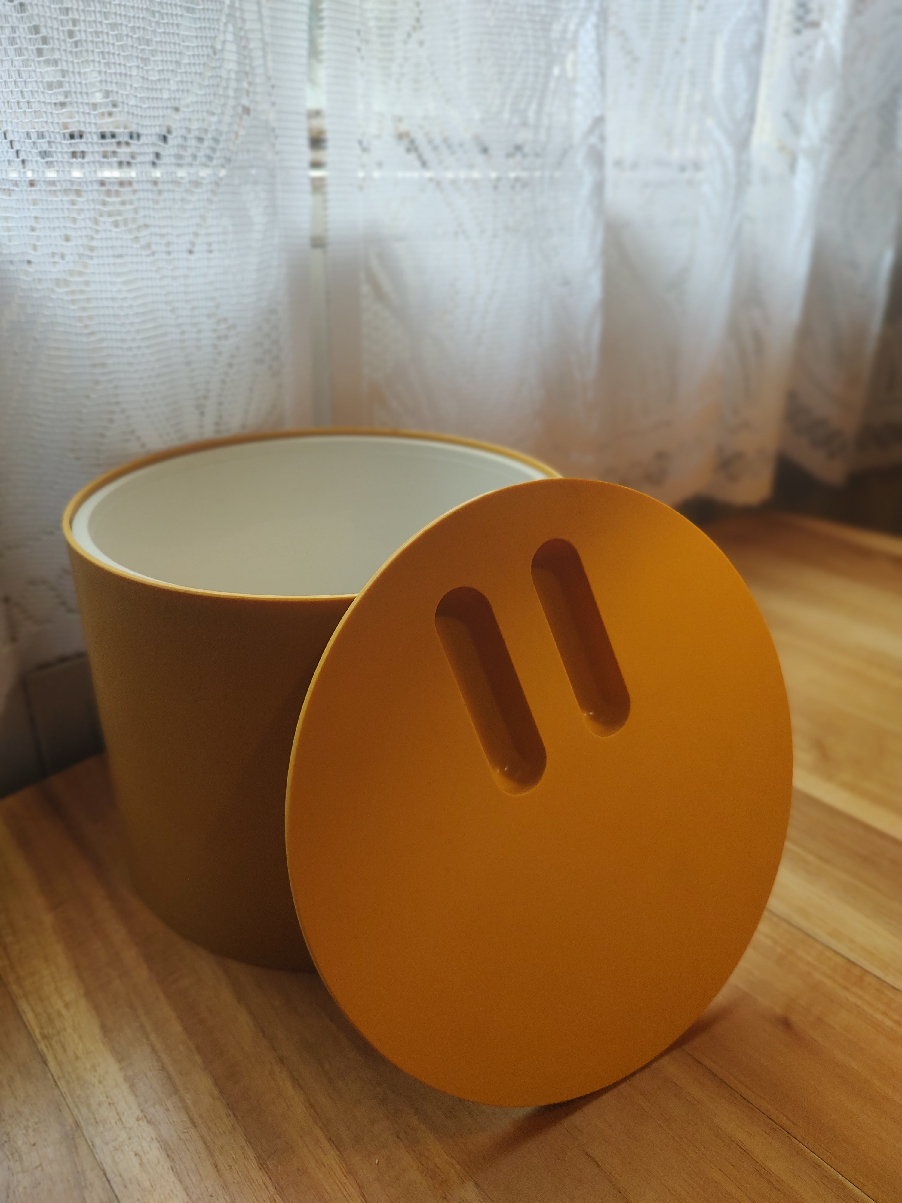 Antigo Balde de Gelo Amarelo da Linha Eva de Jorge Zalszupin (sem pinça)