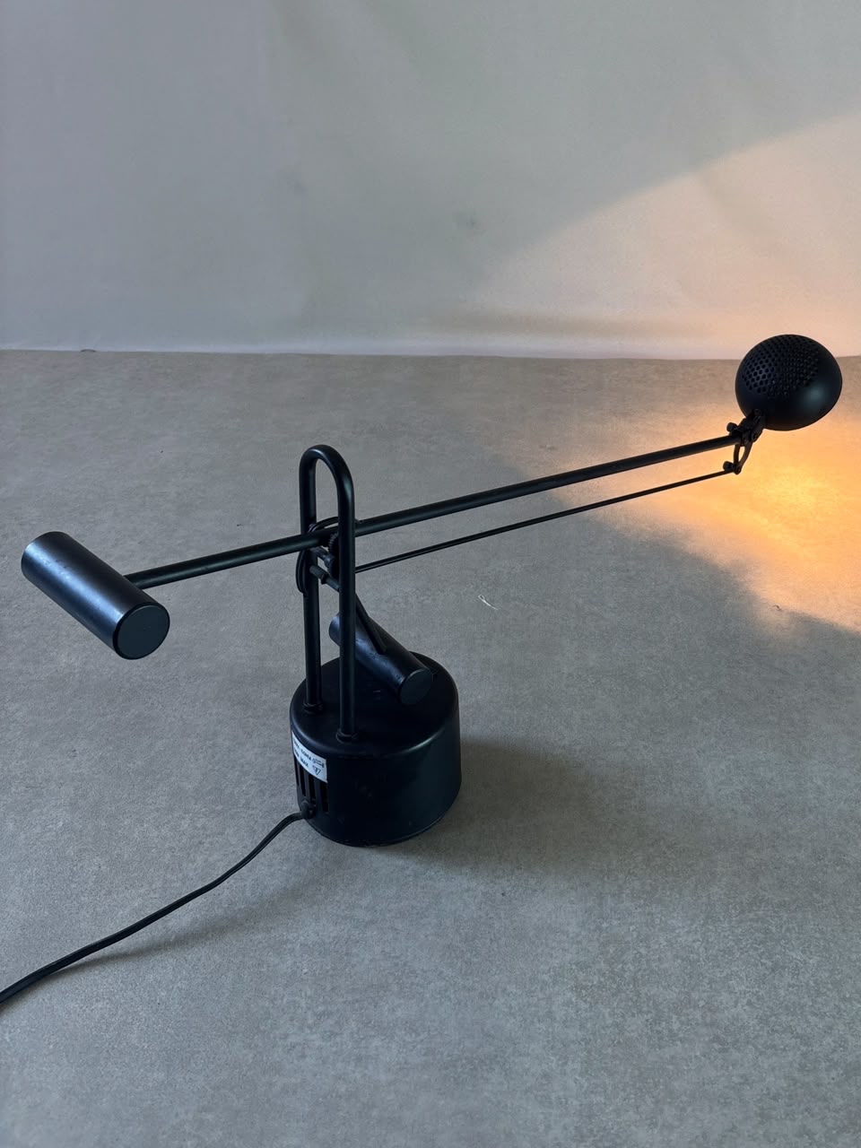 Luminária italiana Halo 80’s em metal preto 