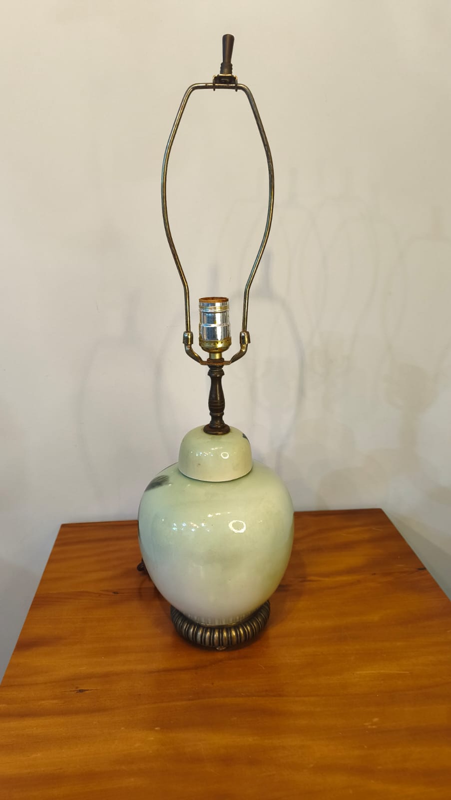 Abajur em cerâmica com decoração floral – 65 cm