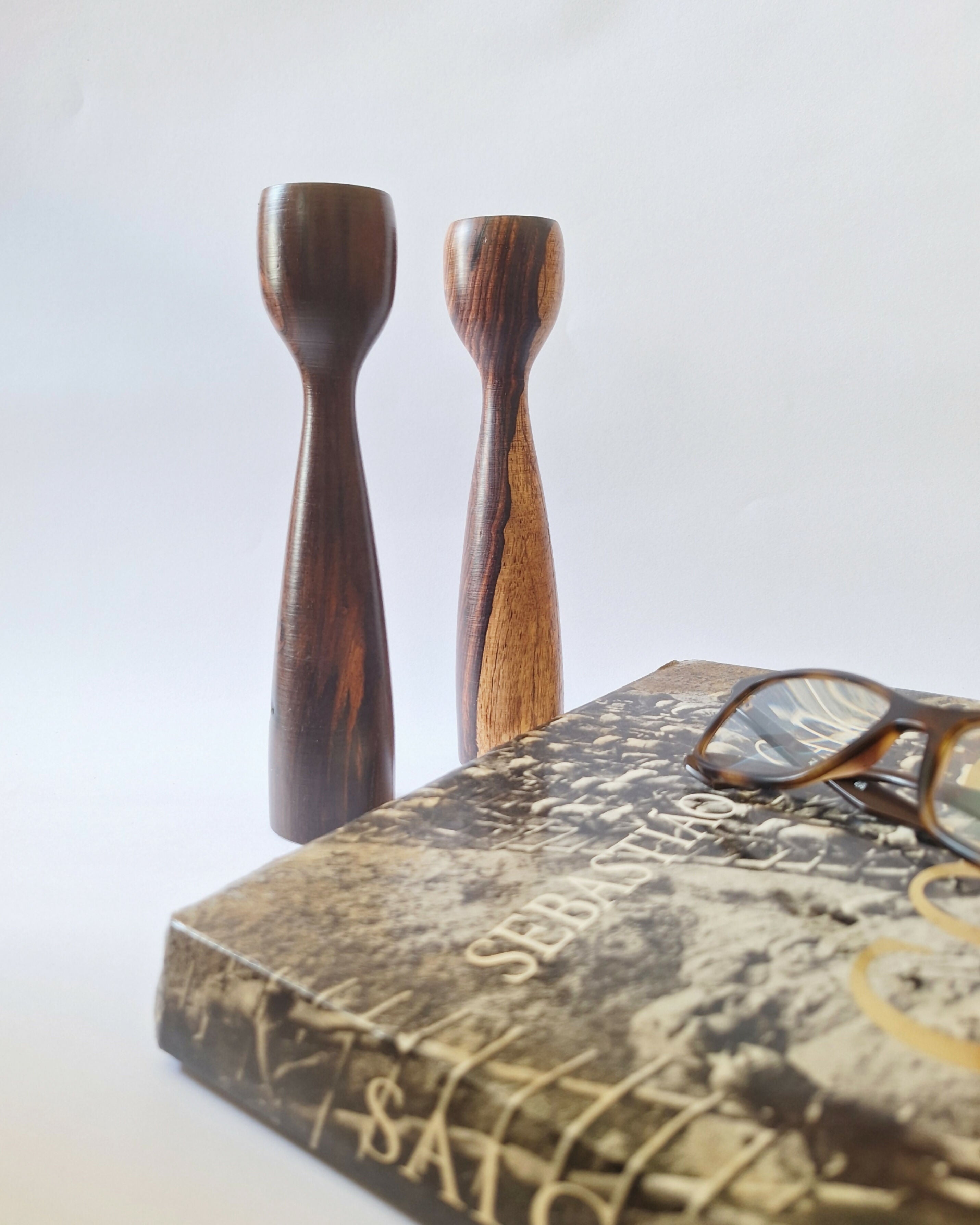 Castiçais em Jacarandá da Bahia (valor do par)