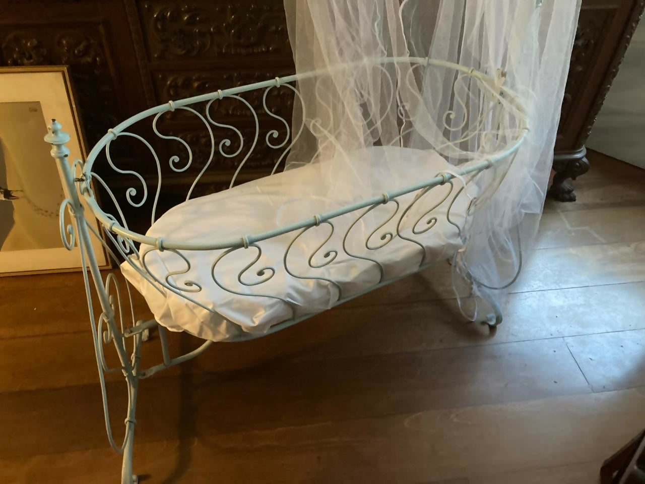 Berço antigo de ferro fundido artesanal