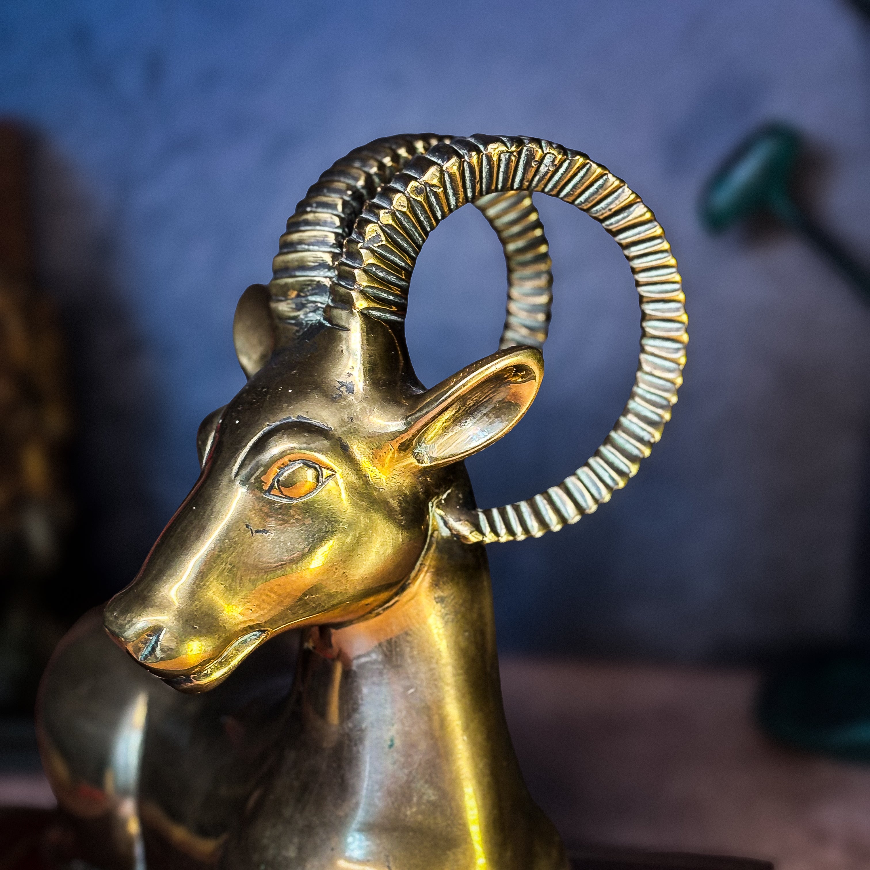 Escultura de íbex em bronze, Índia, segunda metade do século XX