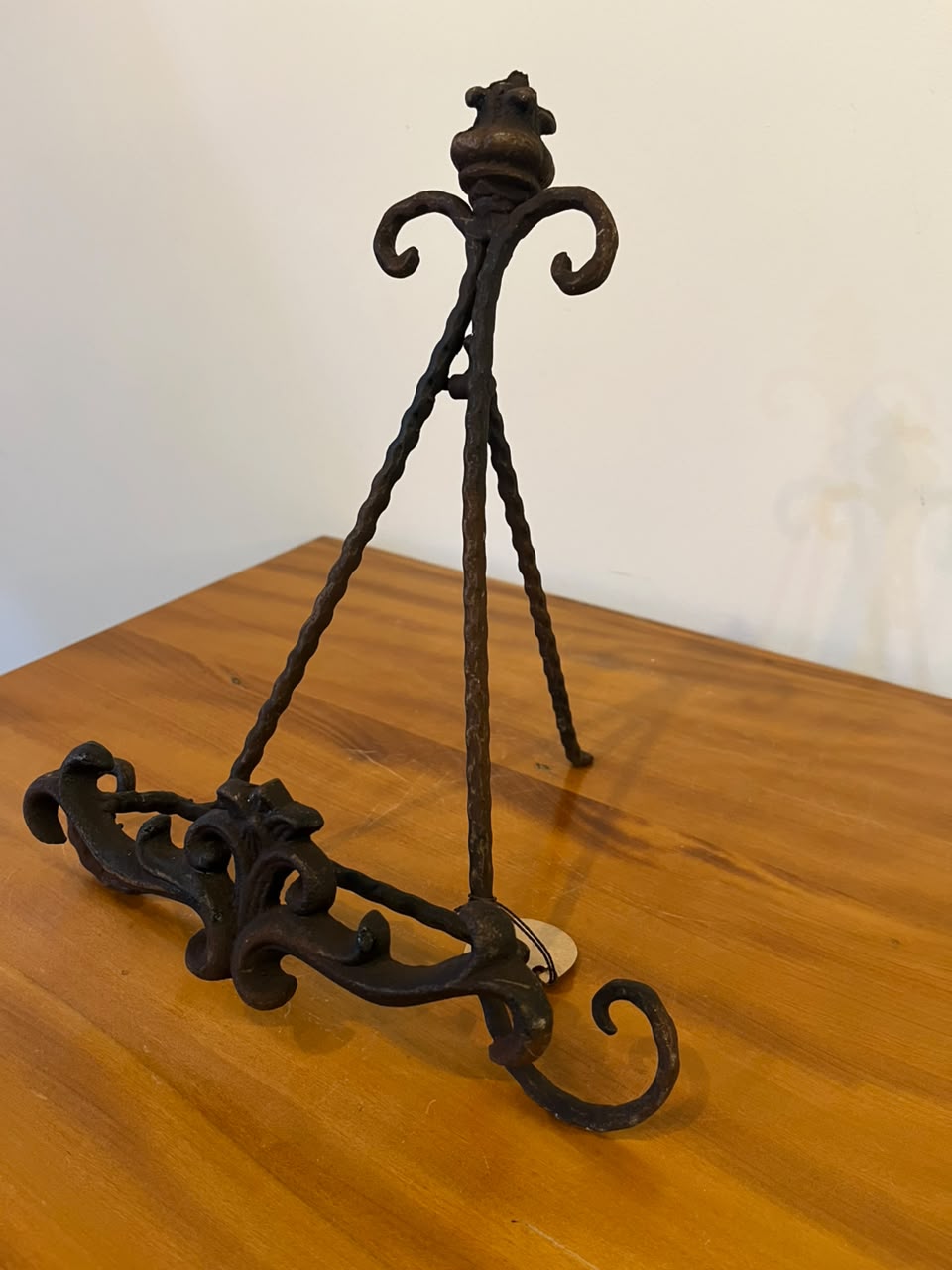 Suporte de mesa ornamental em ferro — 27 cm