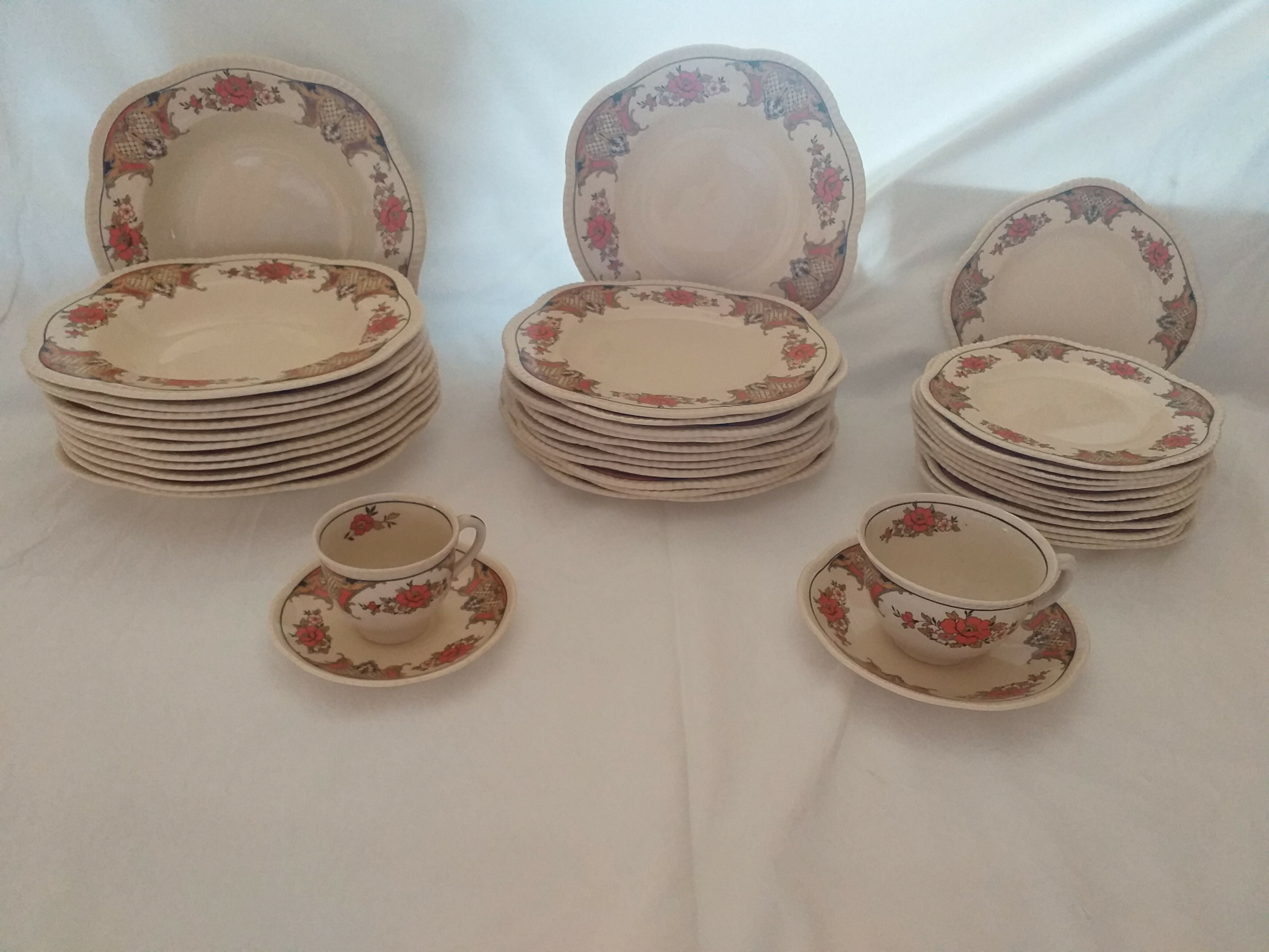 Aparelho de jantar em faiança inglesa WOODS IVORY WARE