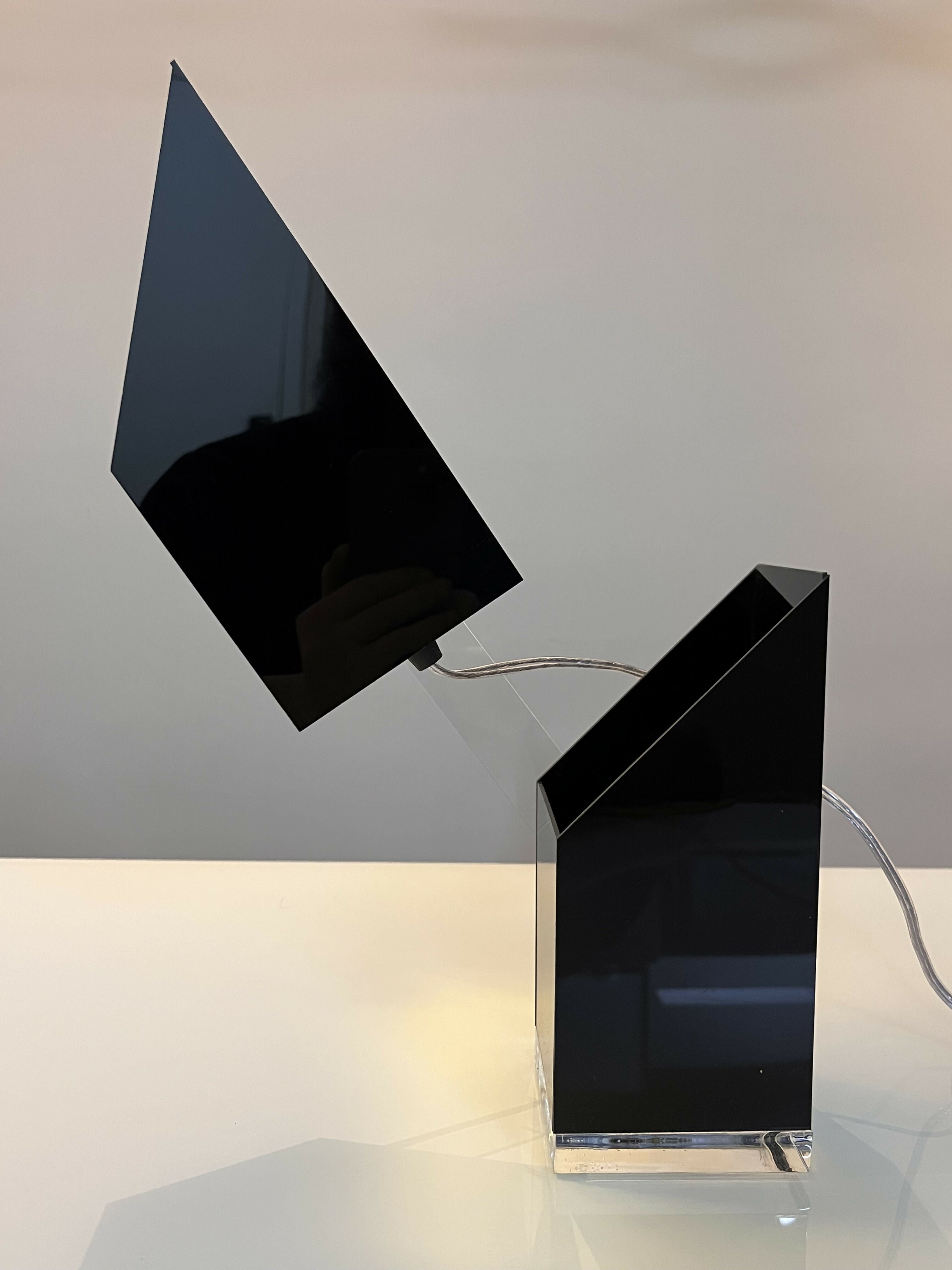 Luminária de mesa 100% em acrílico
