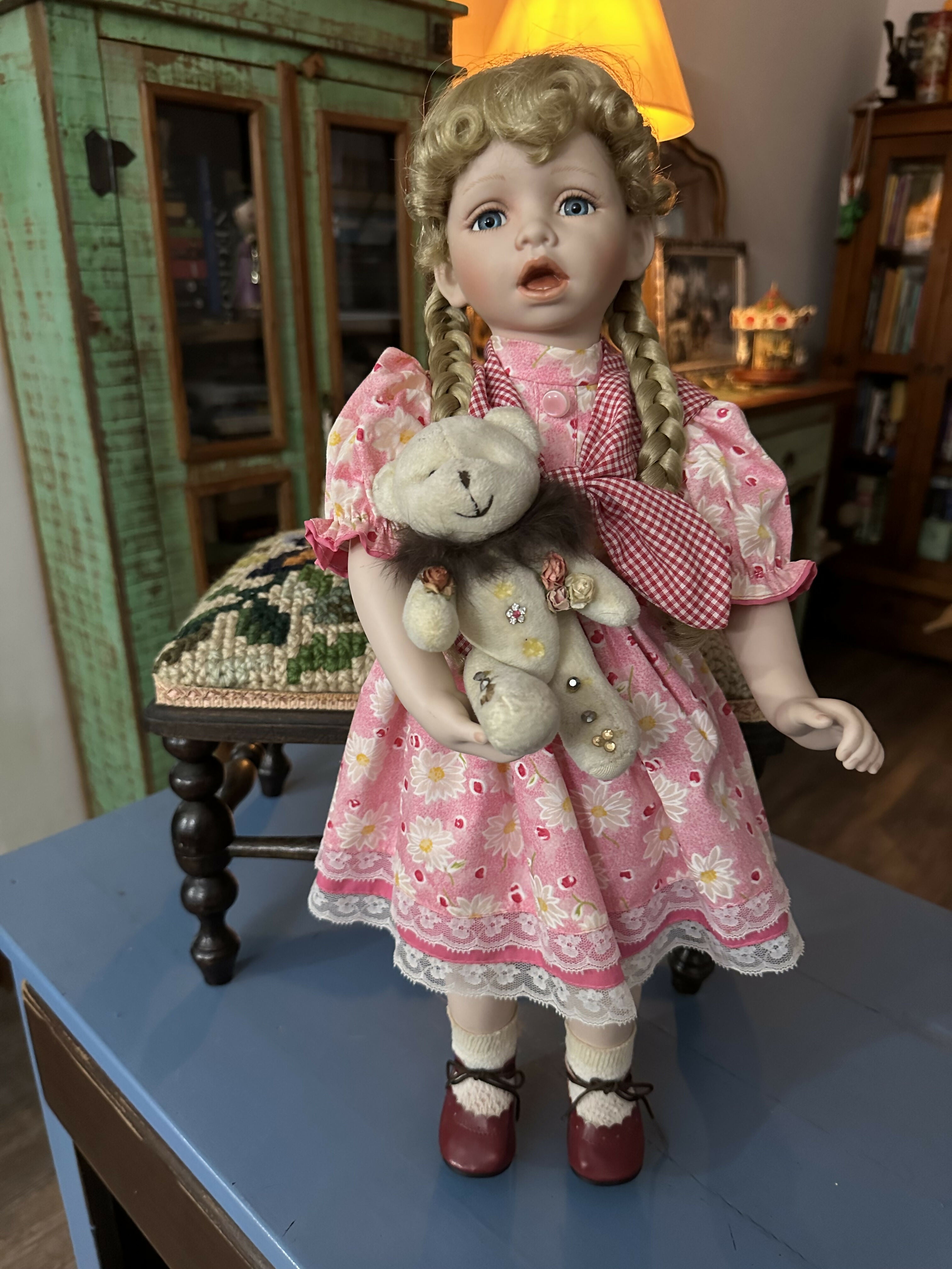 GLORIA LIVY - PORCELANA - GERMANY - Boneca alemã de coleção Cherry- Artisan