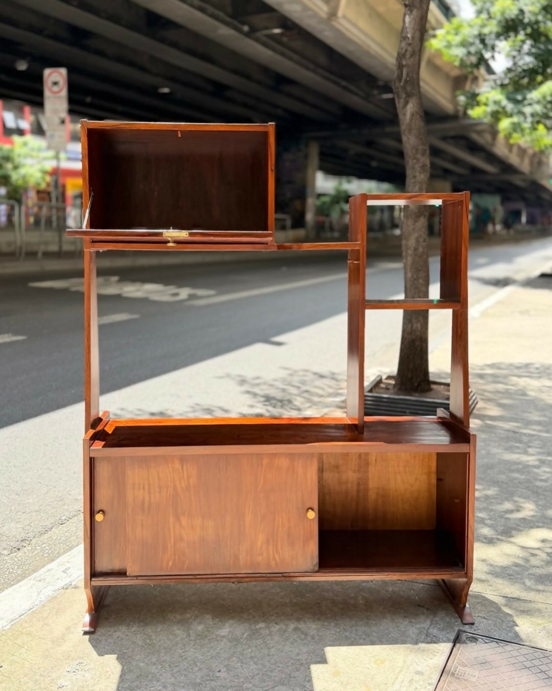 Estante anos 60 em Caviúna