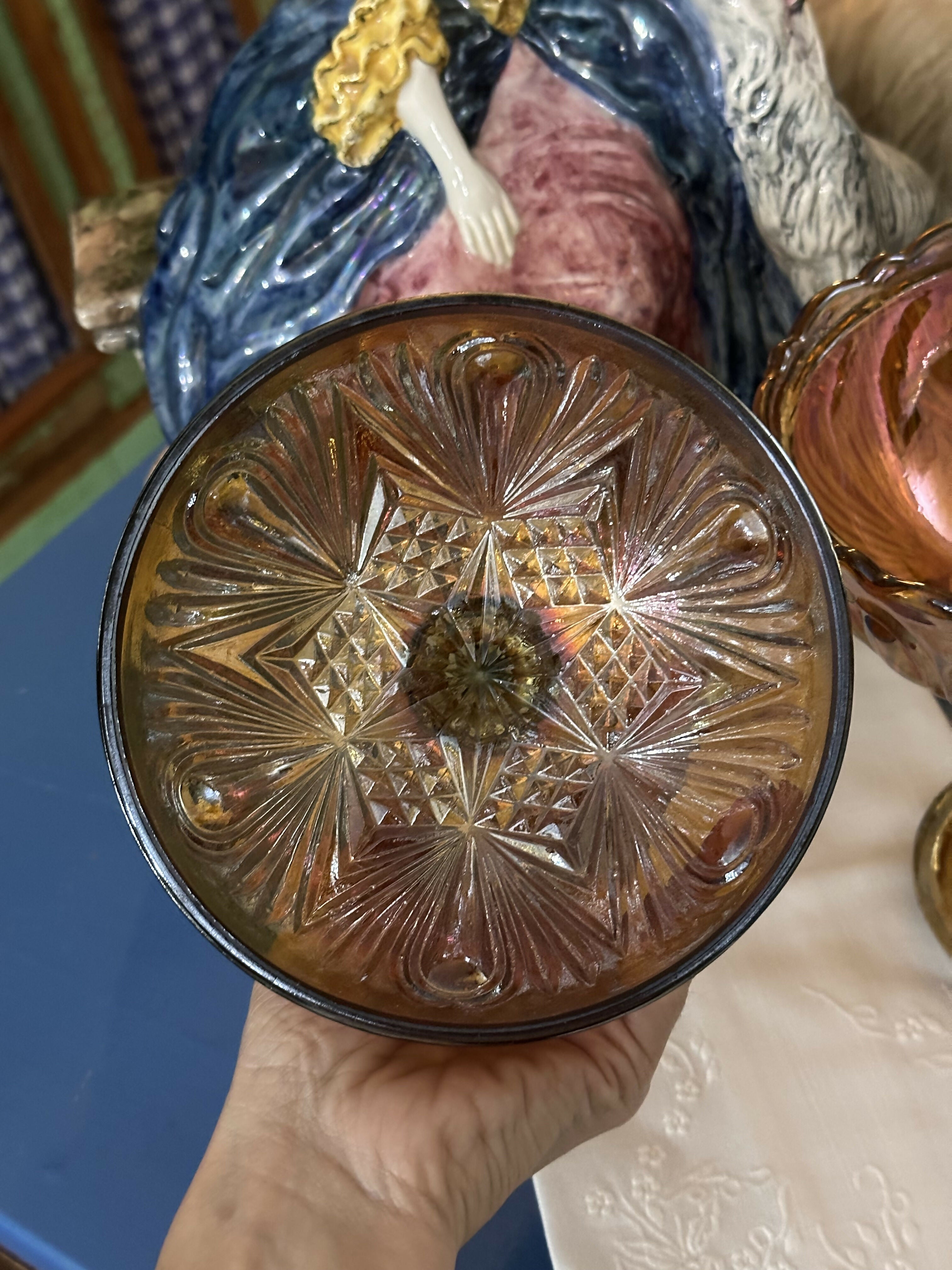 Maravilhosa compoteira antiga de Carnival Glass na cor “fogo” / “marigold” modelo “Lágrima” ou “Gota” em perfeito estado