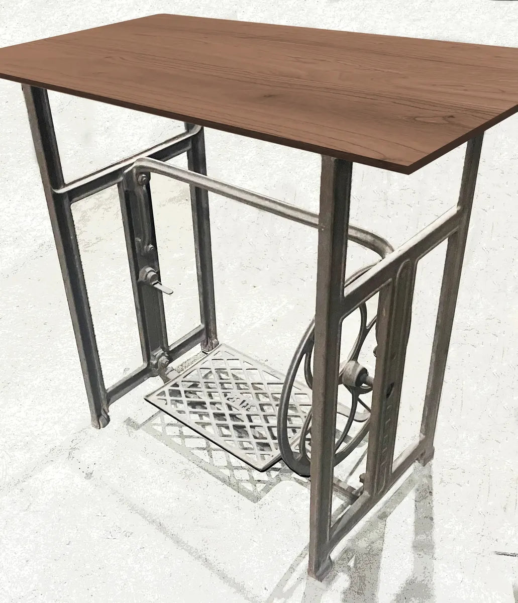 Mesa aparador customizada (base de máquina de costura)