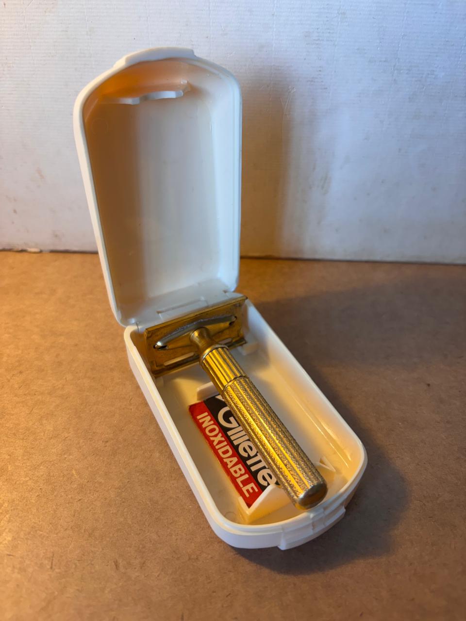 Aparelho de barbear Gillette brasileiro com estojo Apollo alemão (DMCPS_769)