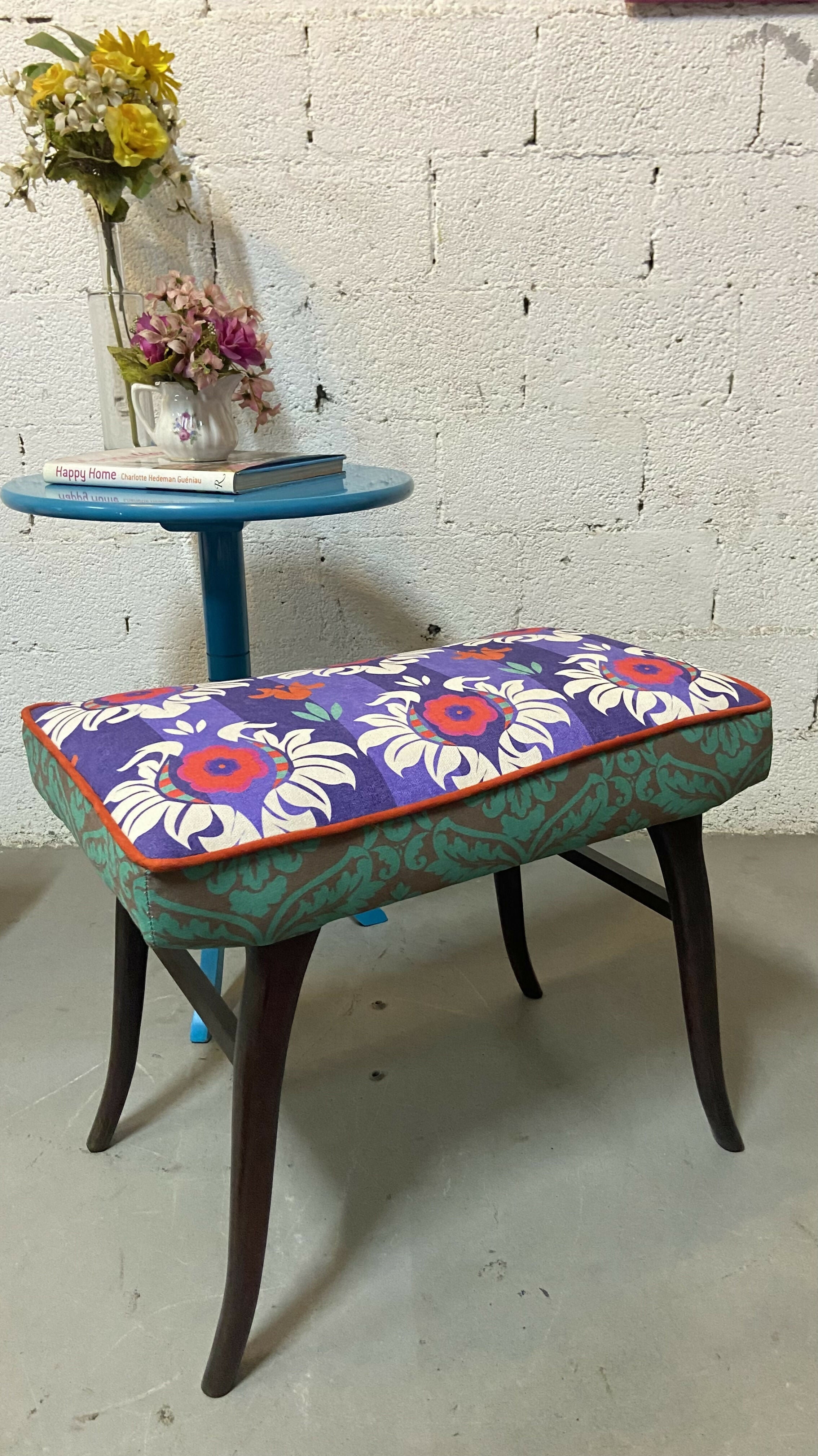 Banqueta Dora com estampa colorida