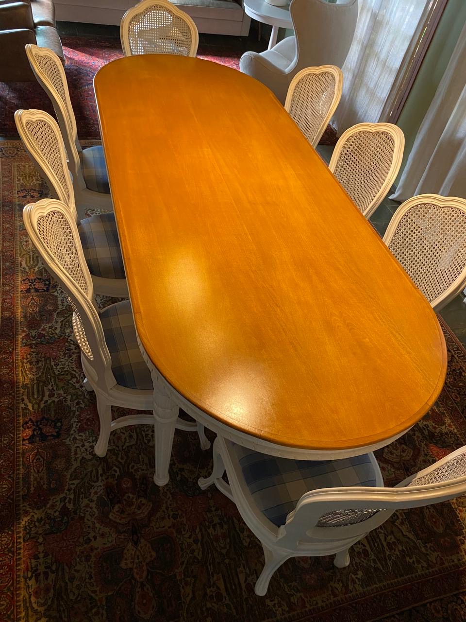 Mesa de Jantar Estilo Inglês 8 lugares com tampo retangular com bordas arredondadas (sem cadeiras) 