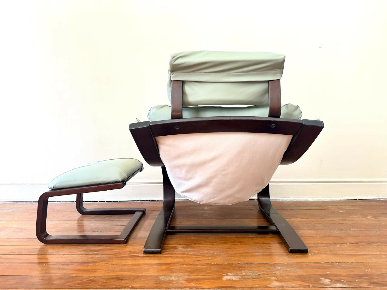 Poltrona Mid Century por Ake Fribytter.