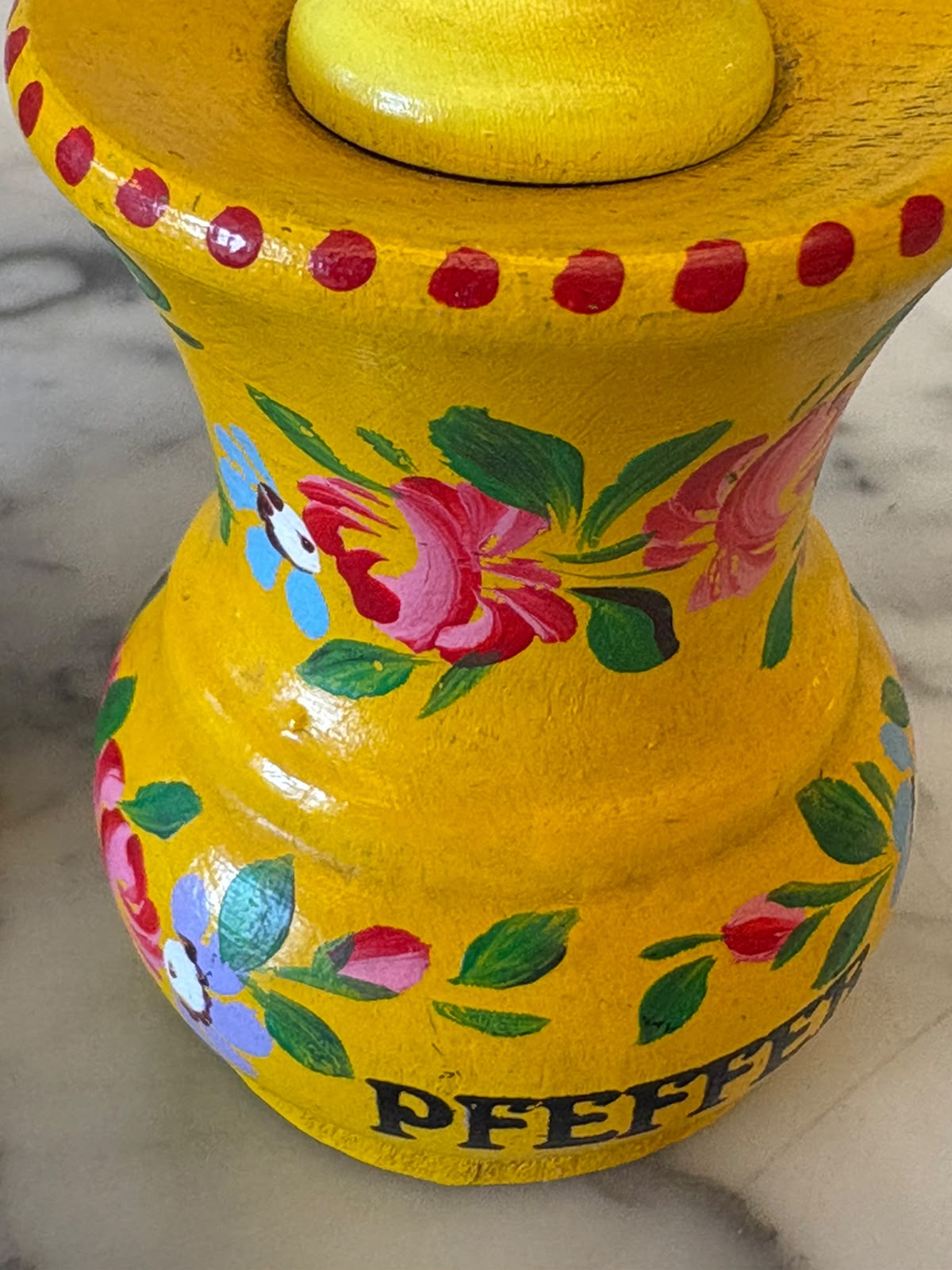 Moedores de pimenta artesanal - Moedores "Sol e Nuvem" em amarelo e branco 