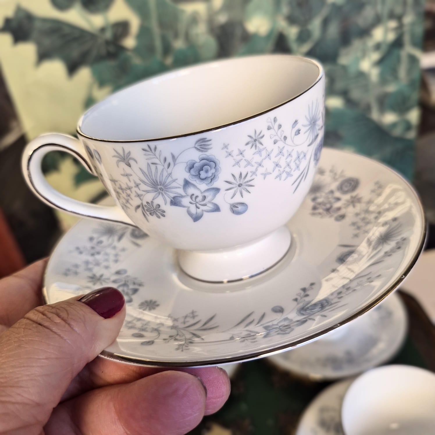 Conjunto de 10 maravilhosas xícaras de chá em porcelana Fine Bone China vintage (meados dos anos 70) Wedgwood no delicado e chiquíssimo padrão Belle Fleur