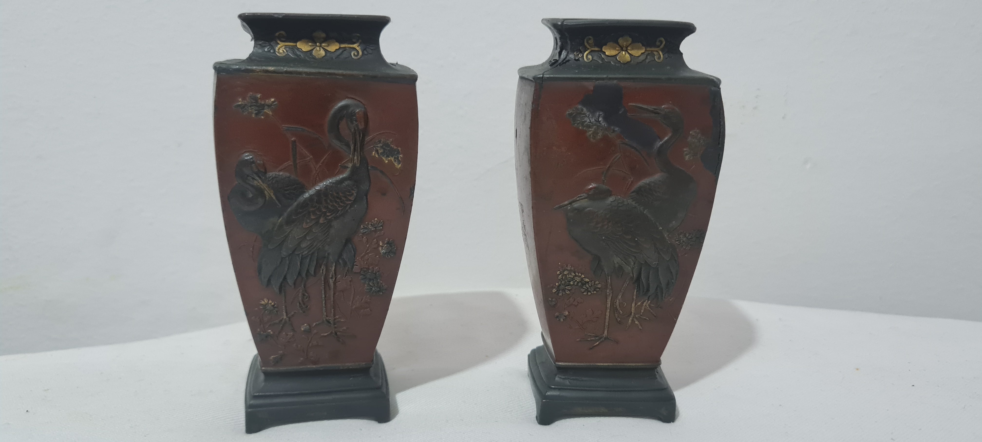 Par de Vasos Japoneses Bronze Período Meiji Séc XIX – Oportunidade Única
