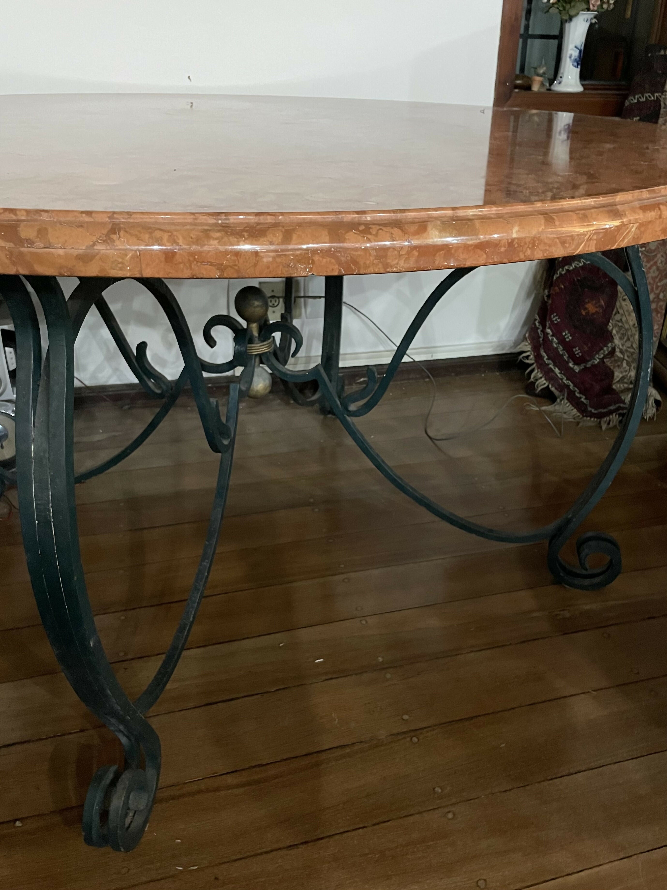 Mesa de Jantar Redonda em mármore Rosso Verona