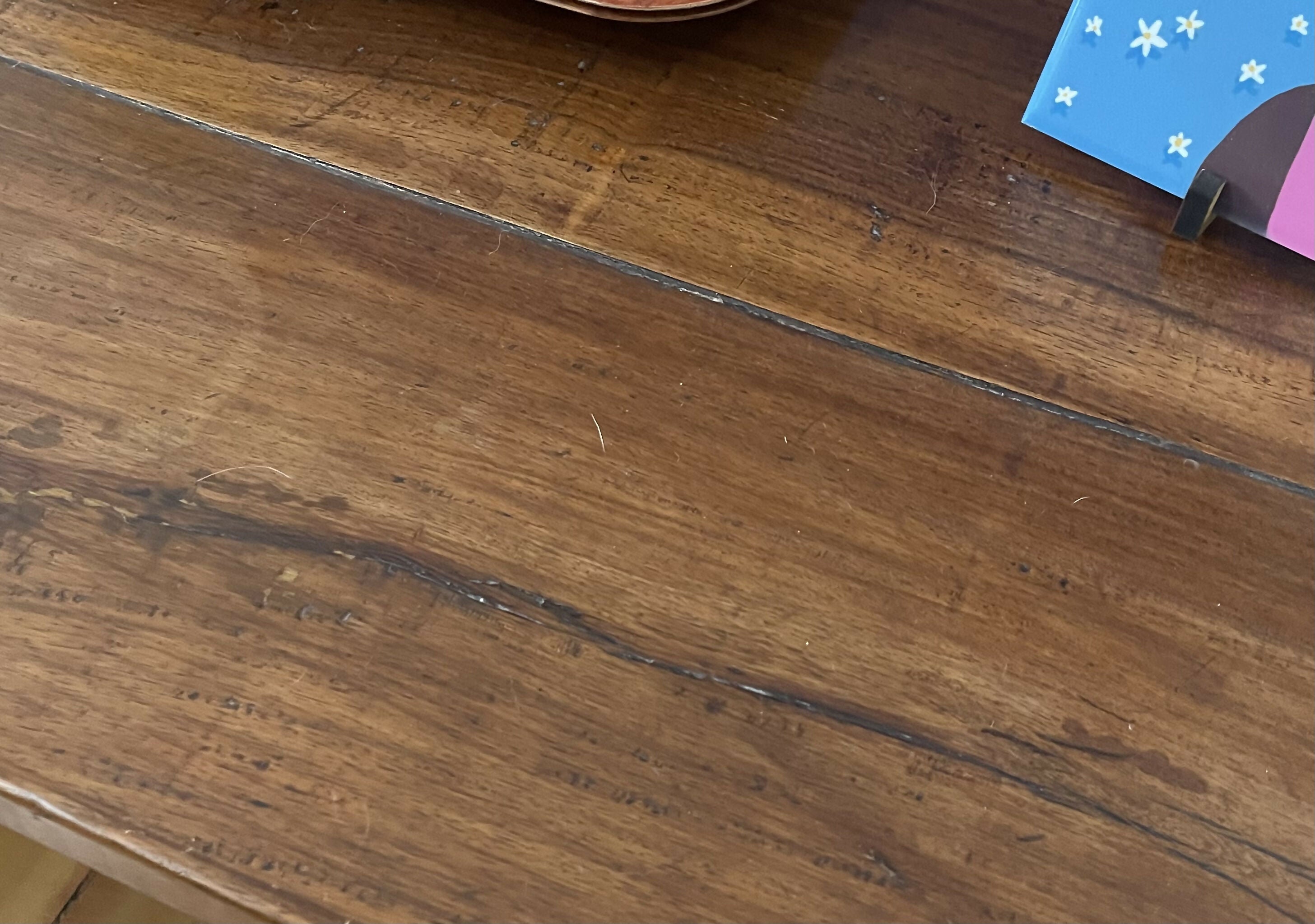 Mesa de centro rústica com duas gavetas