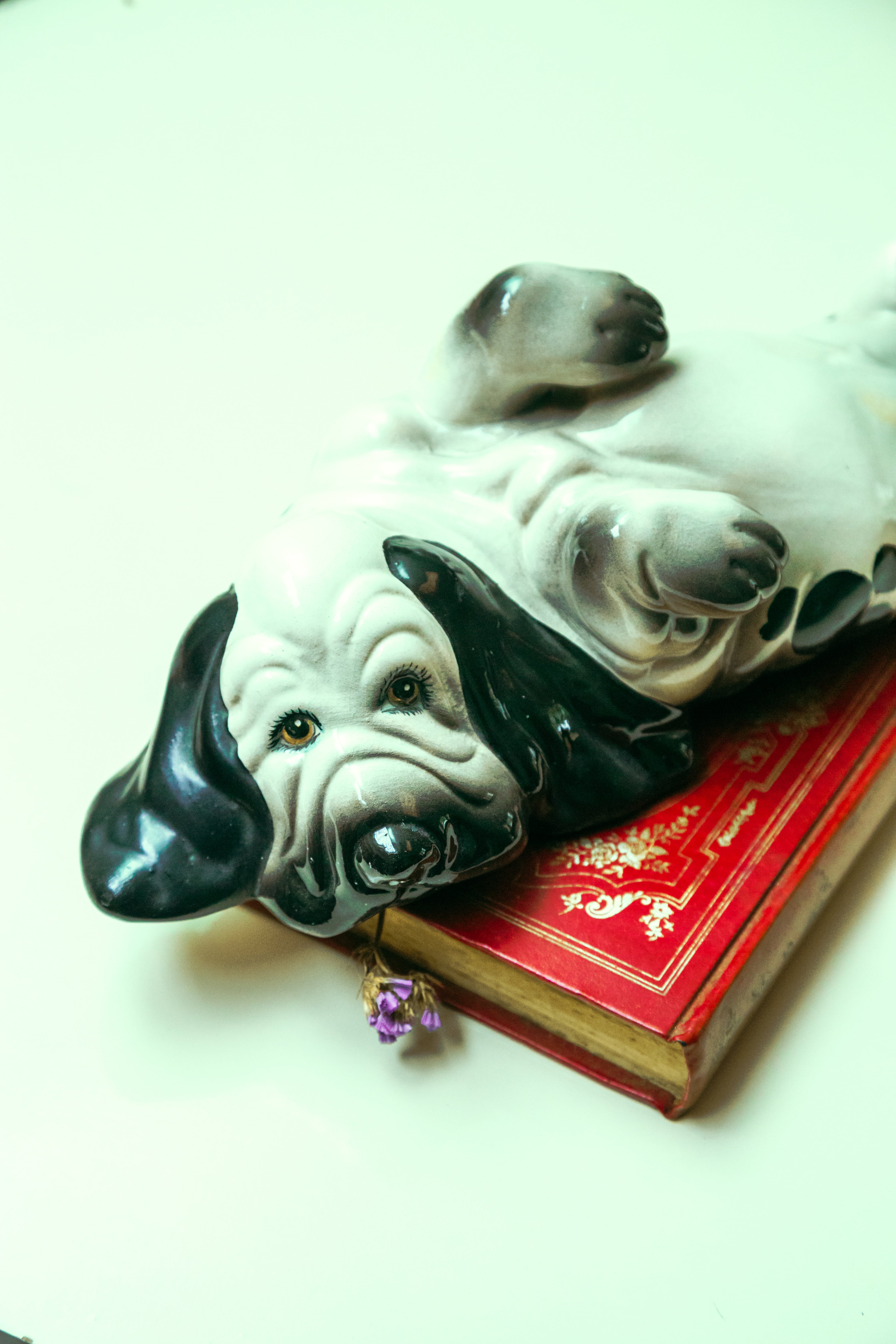 Escultura cachorro em cerâmica