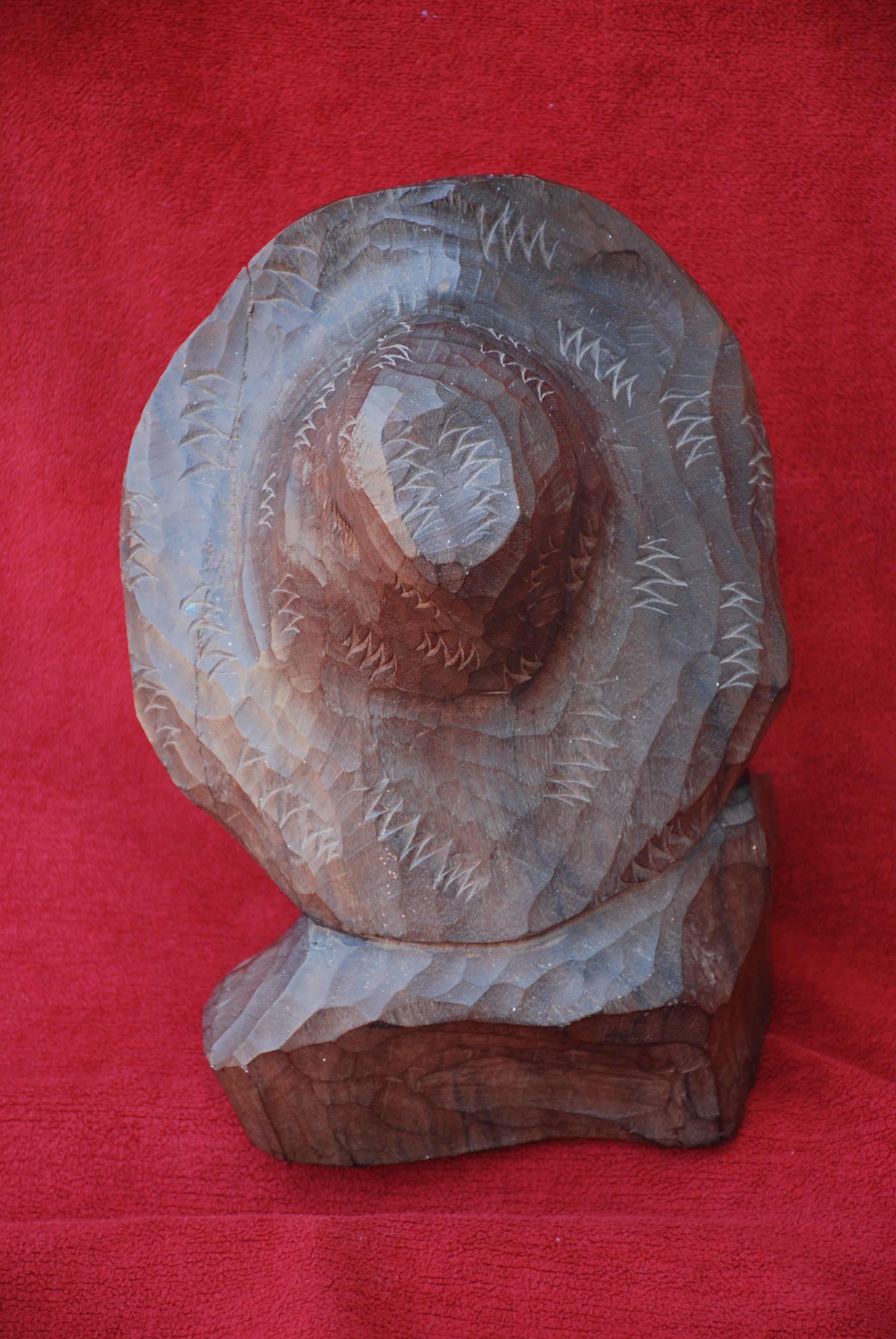 Busto de homem com cachimbo entalhado em madeira nobre . anos 60