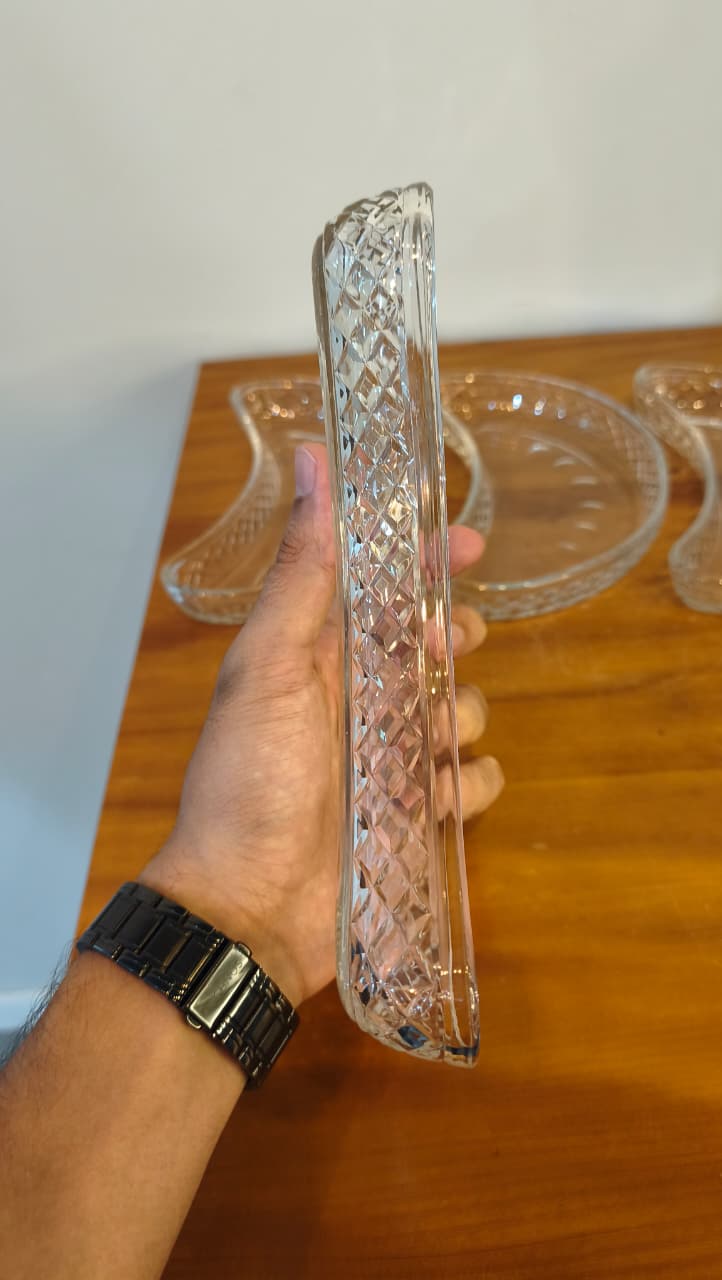 Conjunto com 6 petisqueiras em vidro transparente trabalhado formato meia lua | 20 × 10 cm
