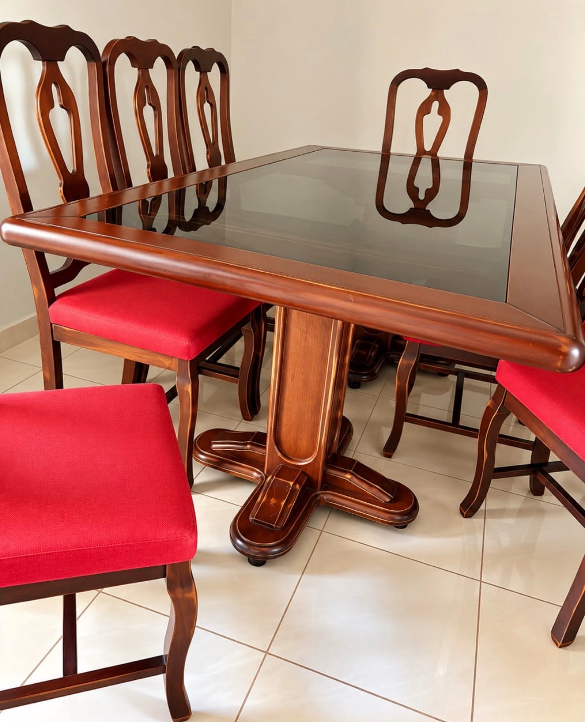 Mesa de Jantar Retangular Clássica - 08 Cadeiras com estofado vermelho 