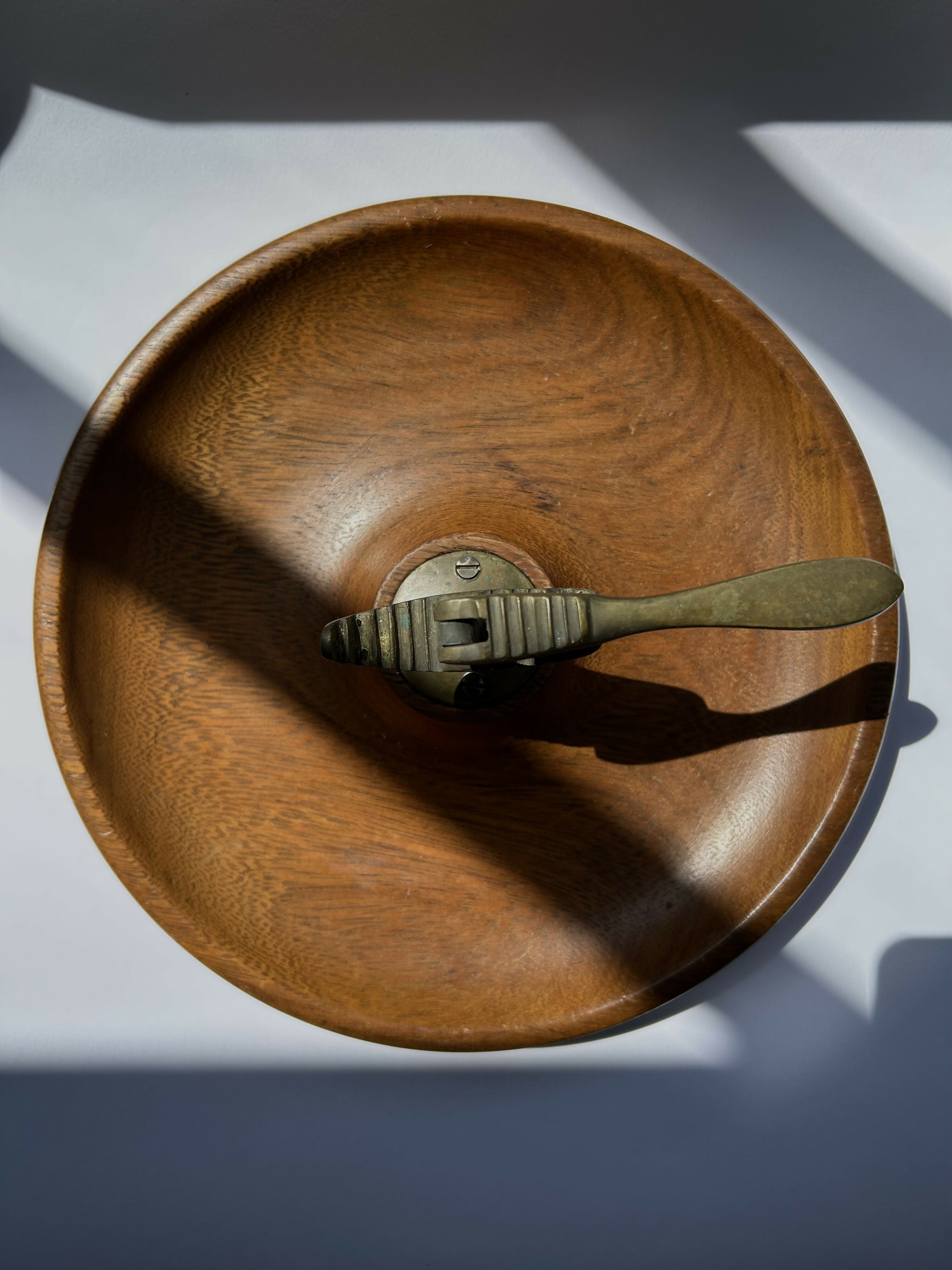 Rara bandeja quebra nozes