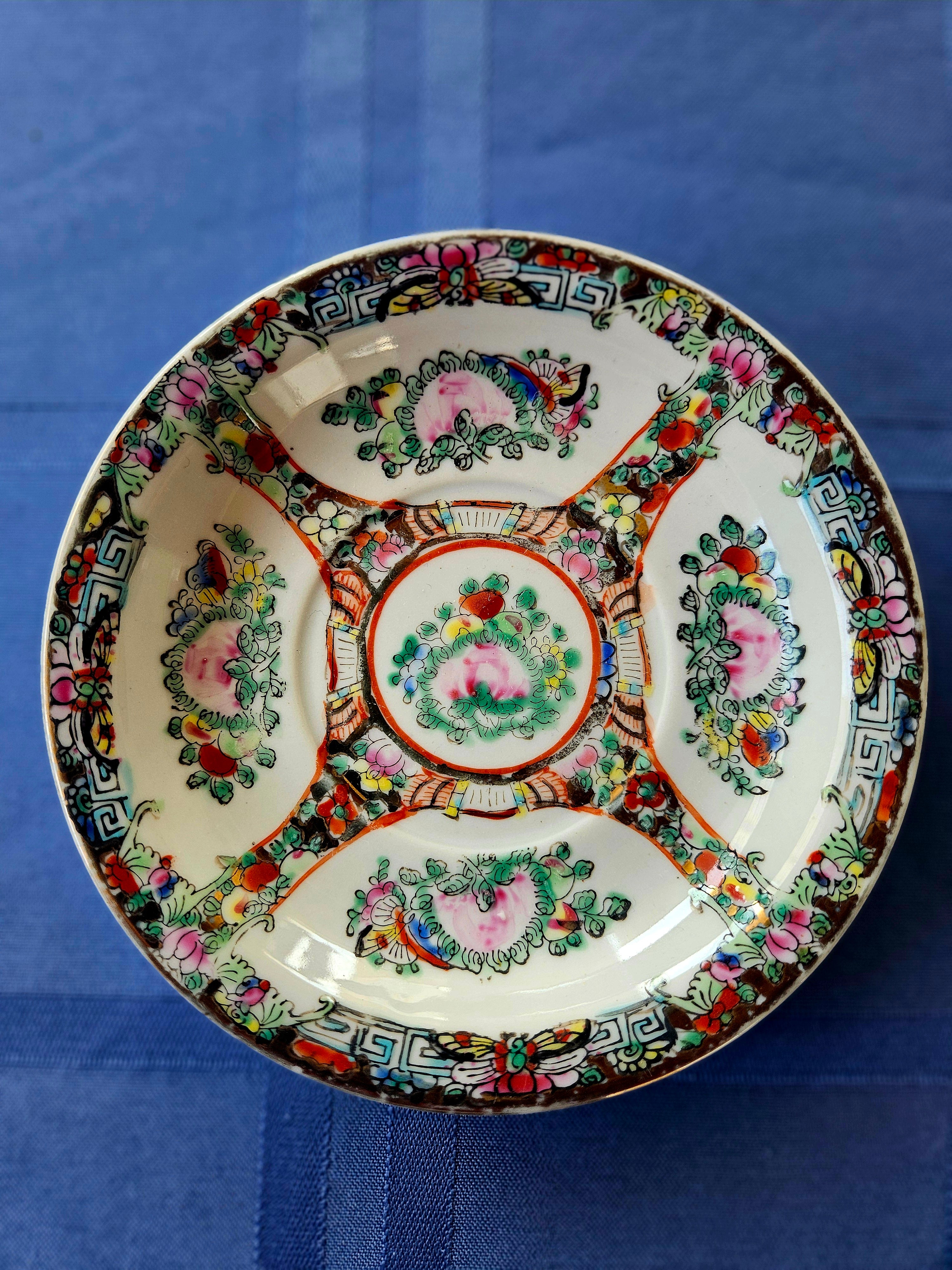 Pratos Decorativos Porcelana Rosa Cantão - Marca Lotus Blooms - lote 3 peças