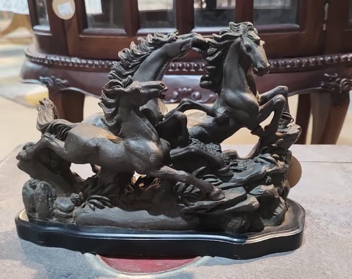 Escultura em Ferro Fundido – Cavalos em Movimento