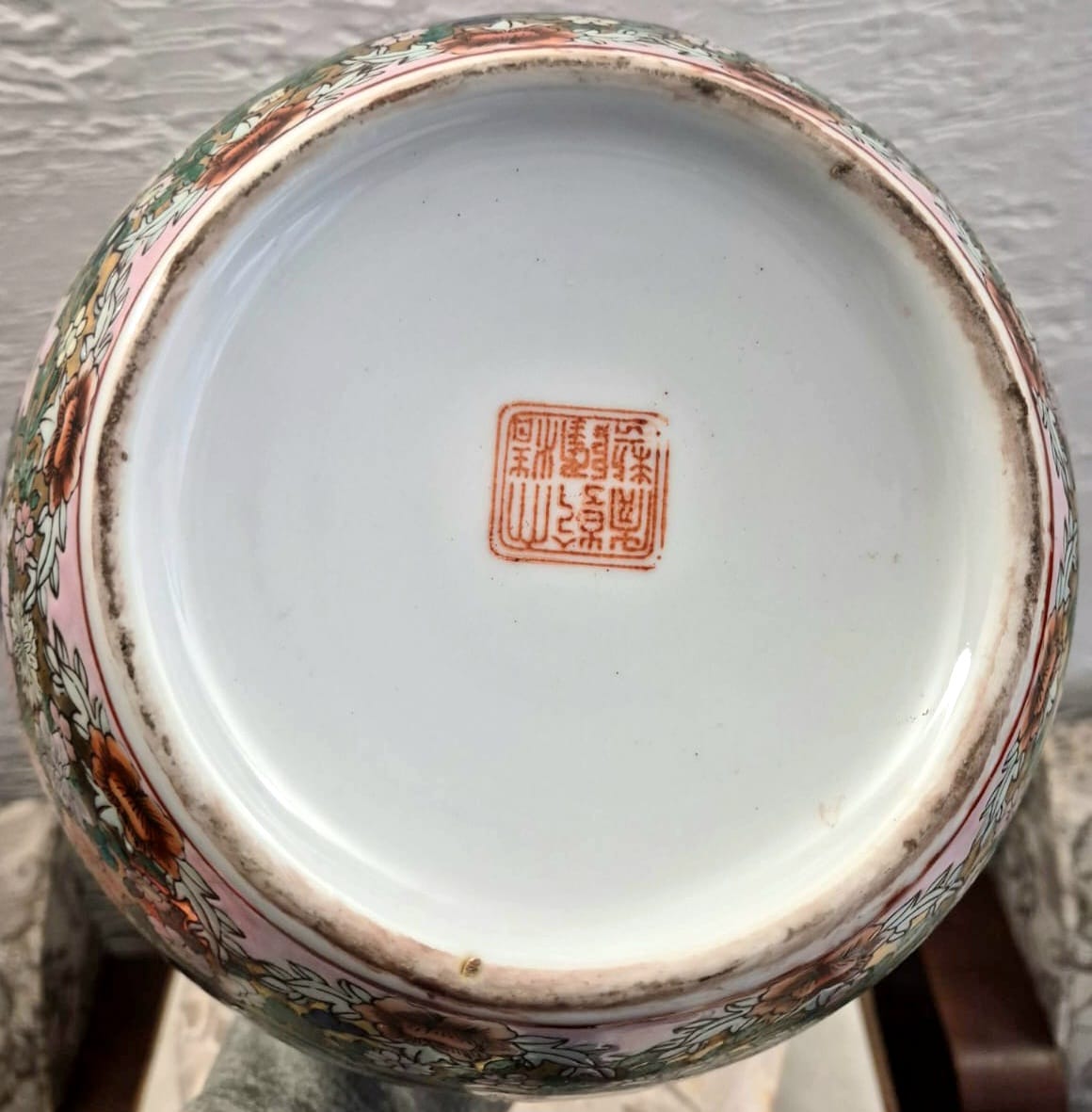 Grande potiche / ginger jar em porcelana, anos 60, Família Rosa Macau, padrão Mille Fleur e gueixas. Lindo, perfeito estado,  um espetáculo!
