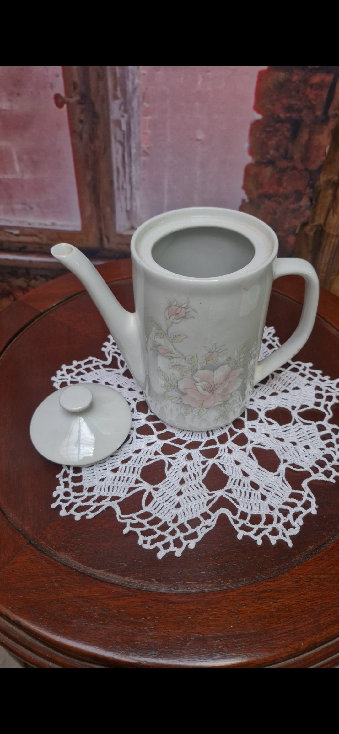 Bule em porcelana Pozzani com policromia floral