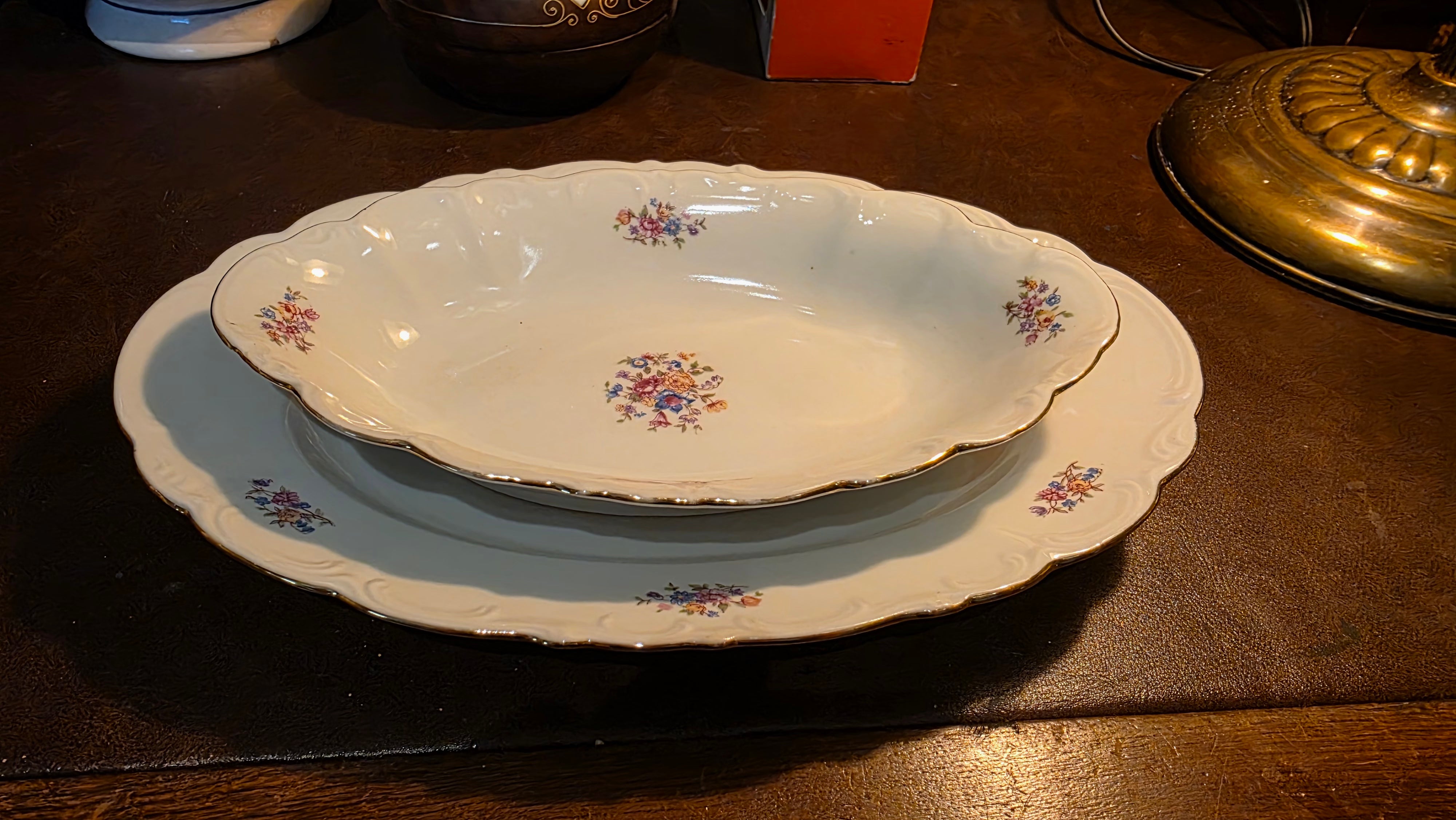 Travessas Moritz Zdekauer Tchecoslováquia 1921 com decoração floral 