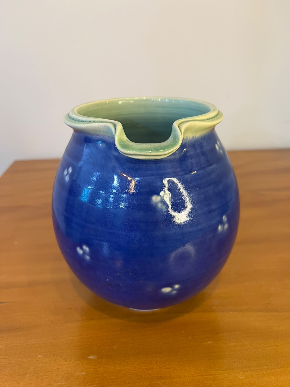 Jarra em cerâmica esmaltada azul-cobalto e verde – 15 cm